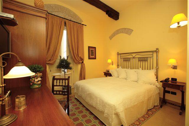 <p>Superior-huone</p>