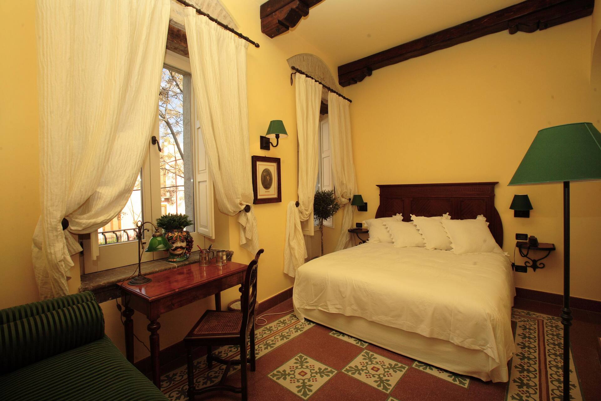 <p>Superior-huone</p>