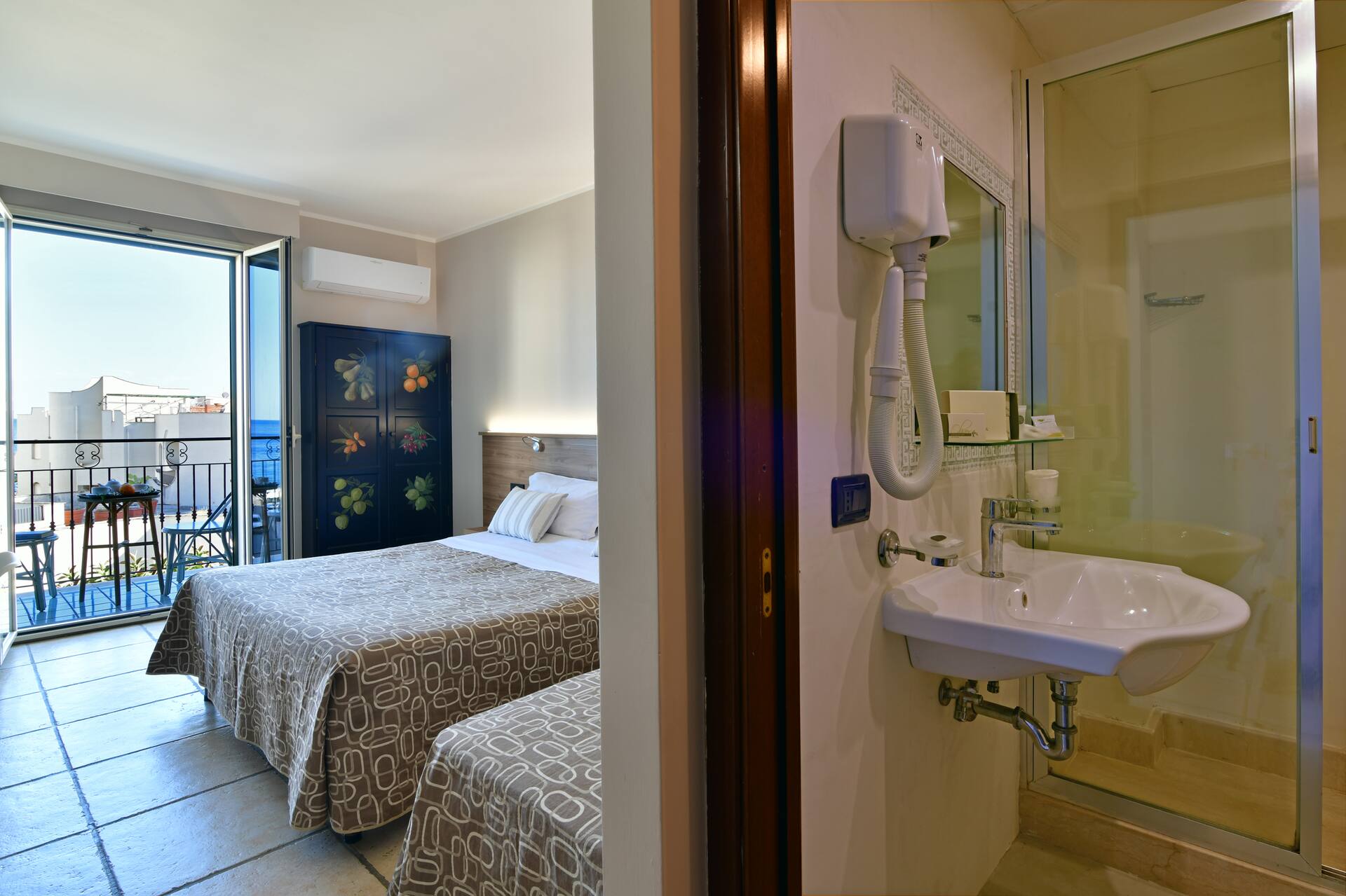 <p>Superior-huone</p>