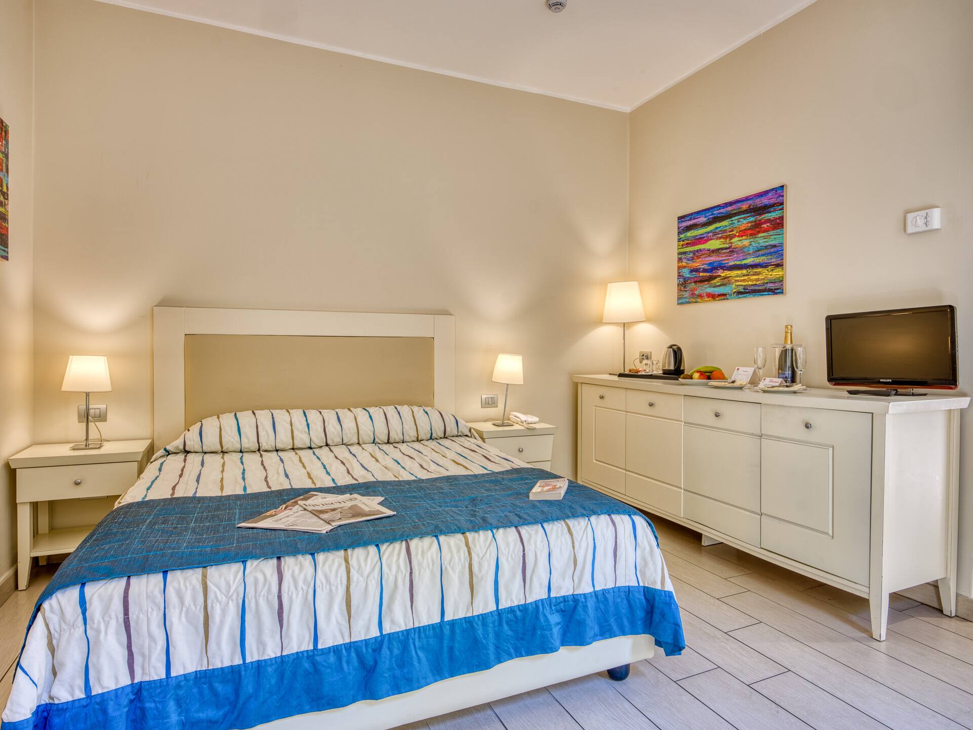 <p>Kahden hengen huone, parveke</p>