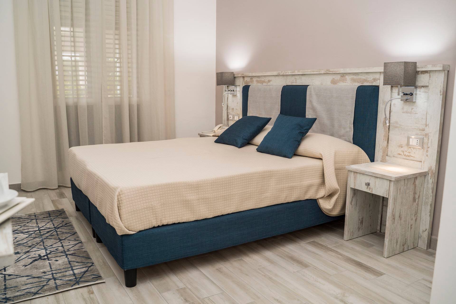 <p>Superior-huone</p>