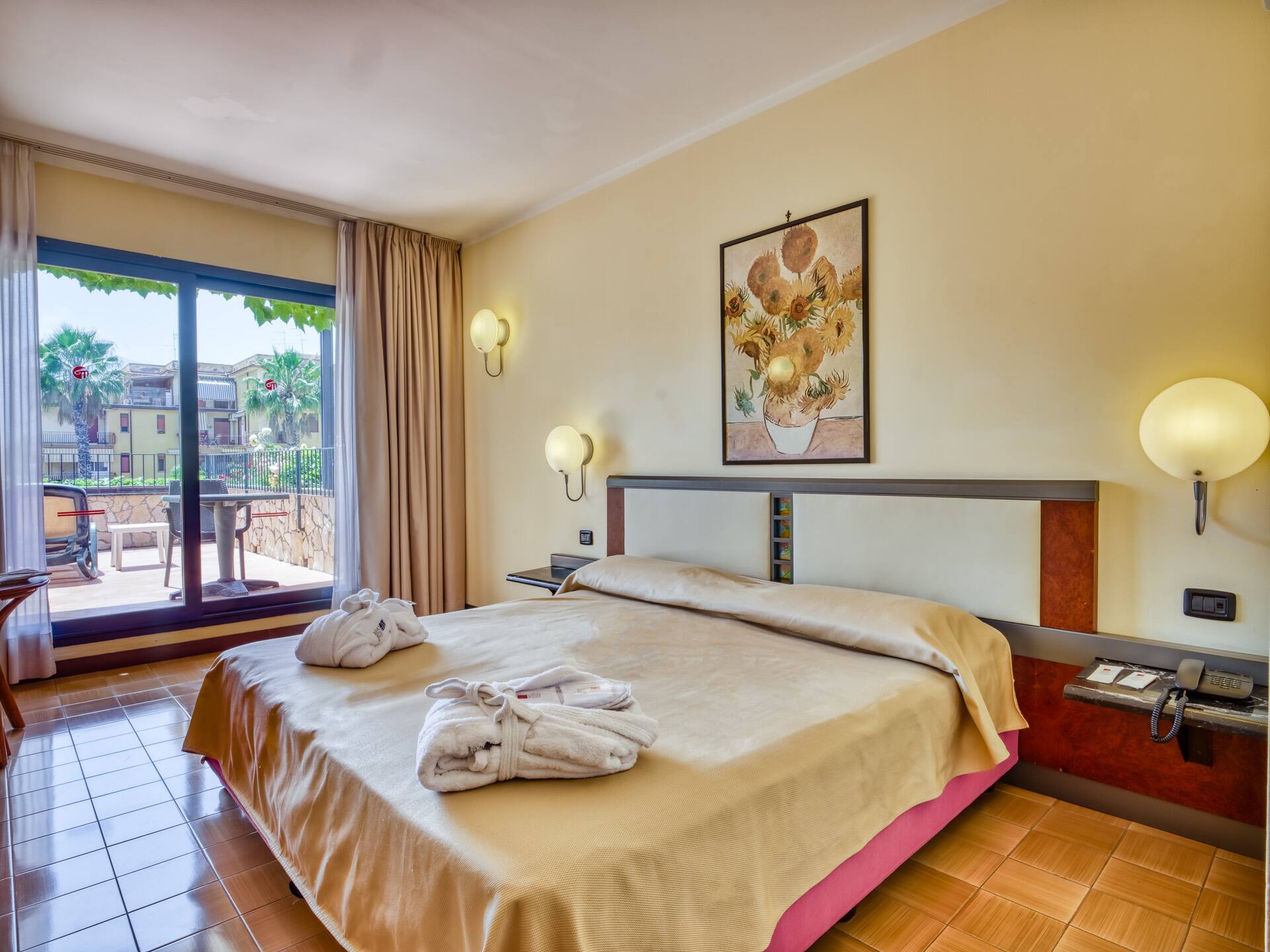 <p>Kahden hengen huone, parveke</p>