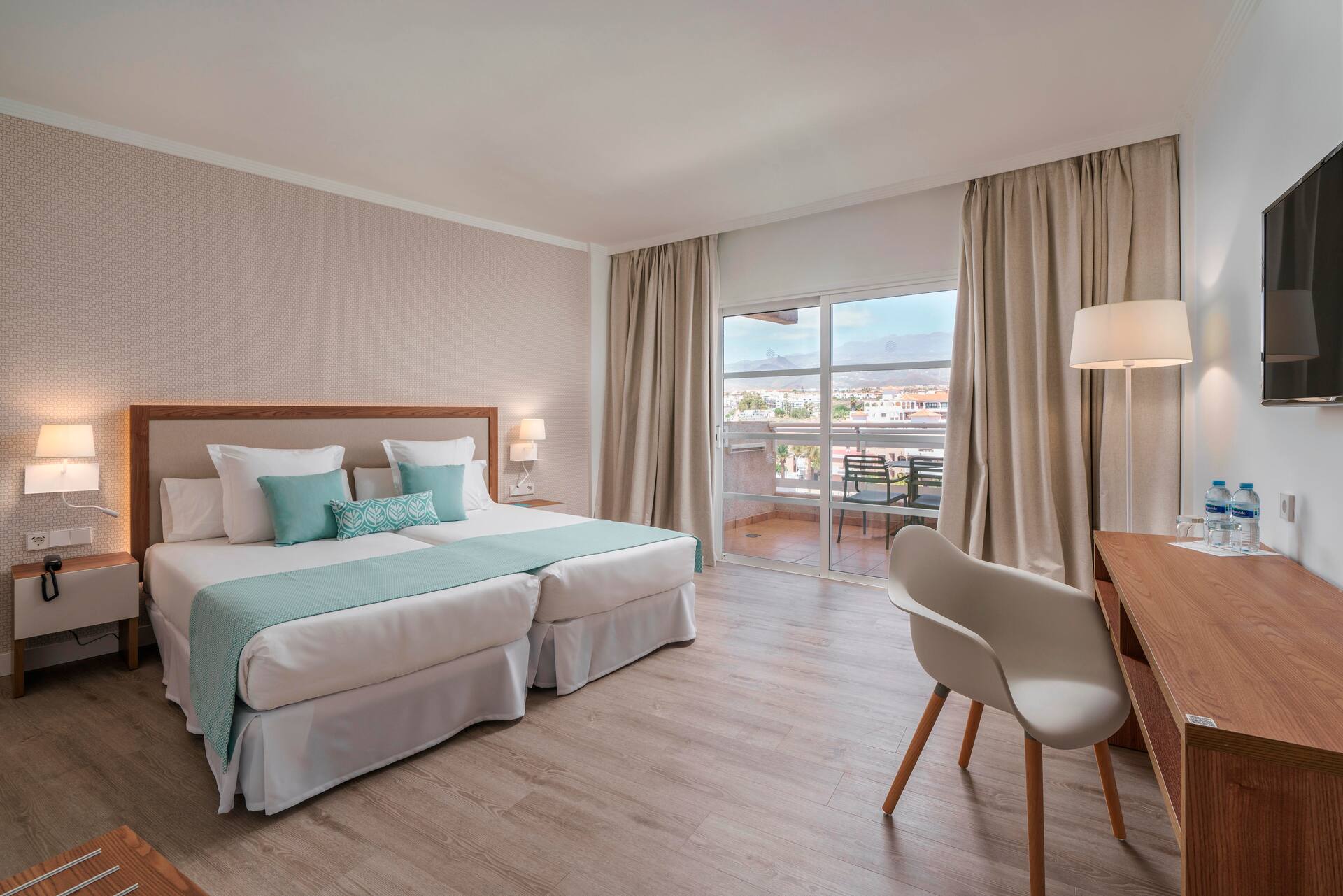 <p>kahden hengen huone</p>