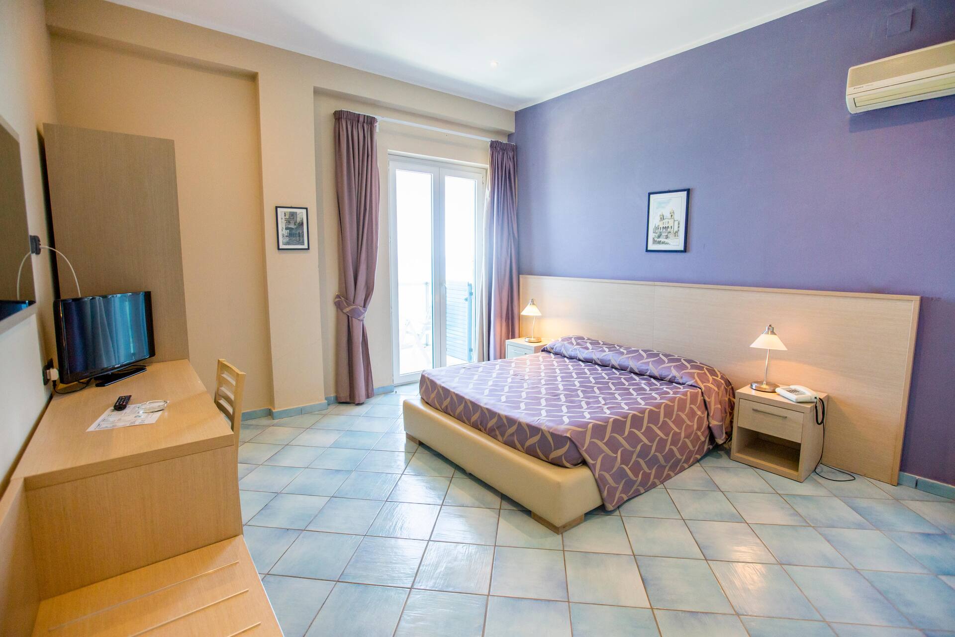 <p>Superior-huone</p>