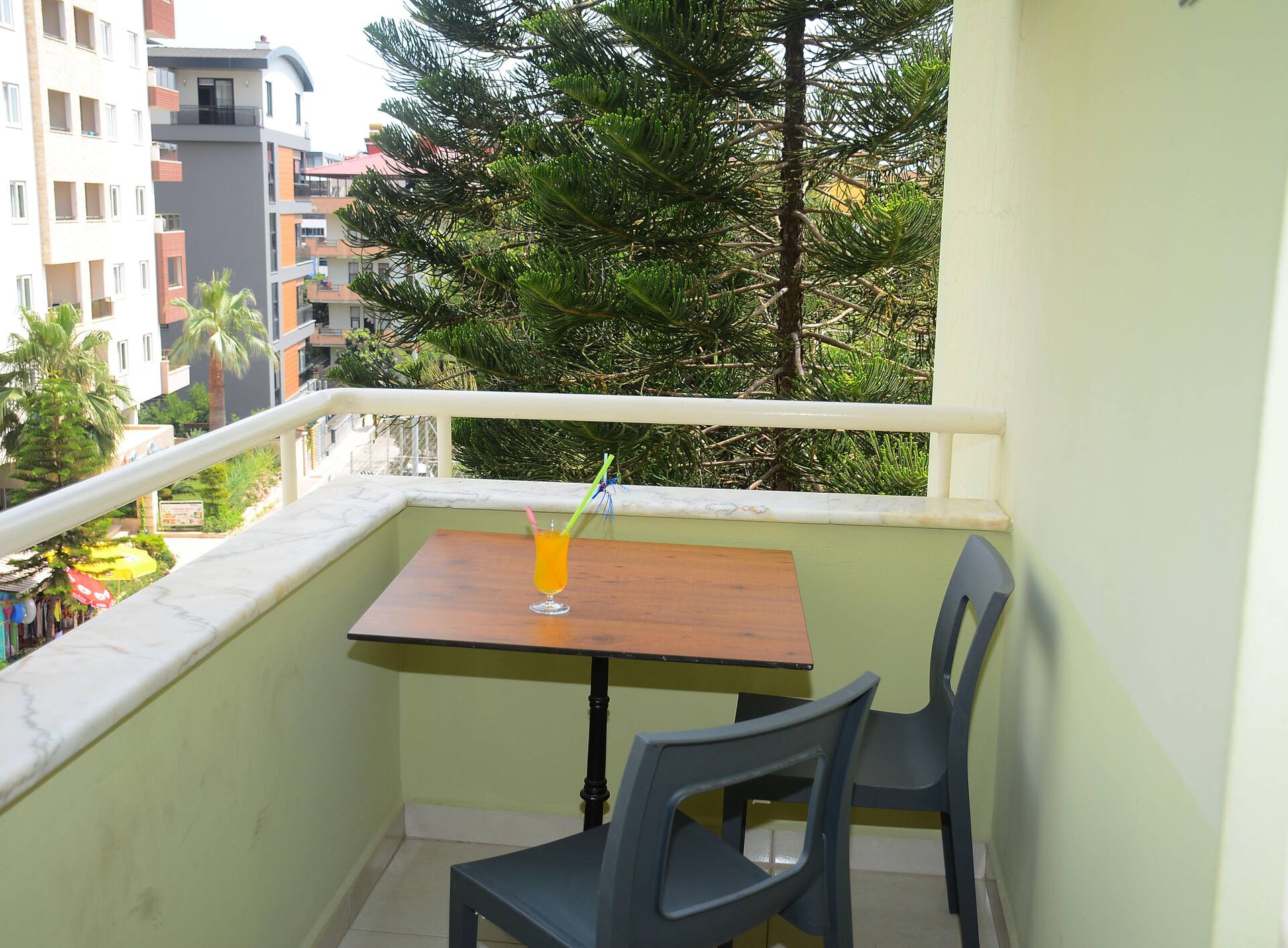 <p>kaksio sivurakennuksessa</p>