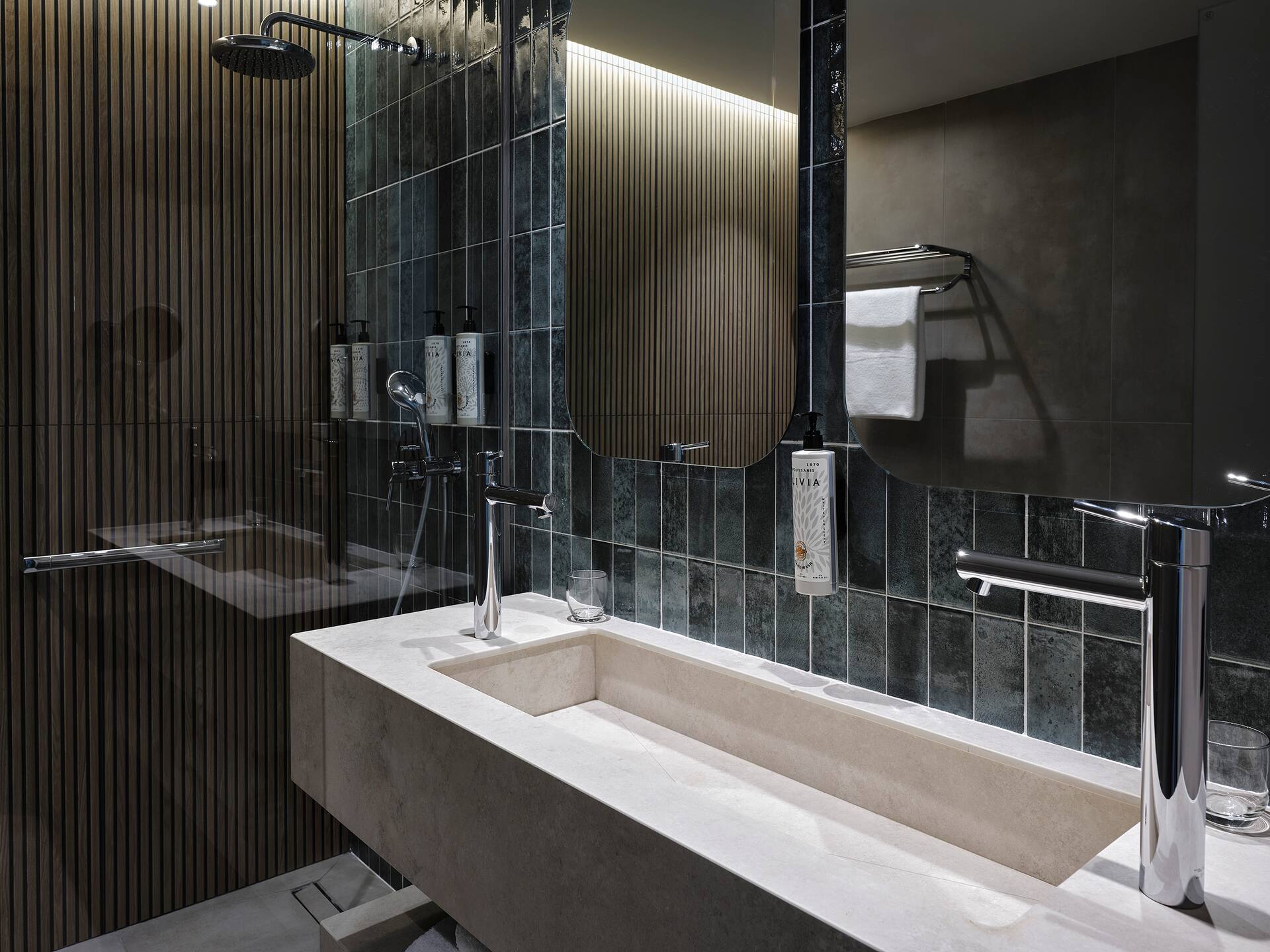 <p>Bungalow-huone</p>