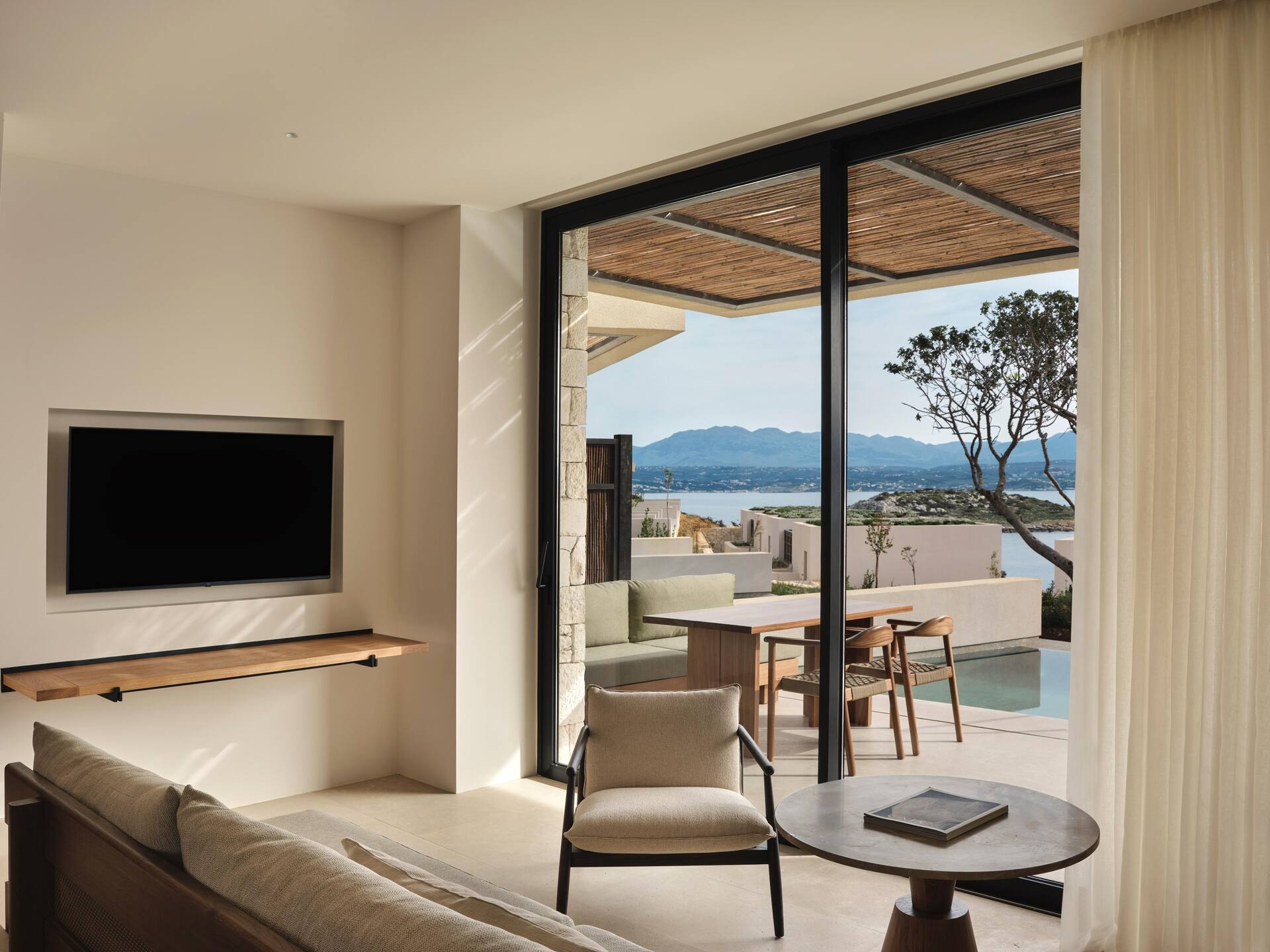 <p>Juniorsviitti, terassi ja oma uima-allas</p>