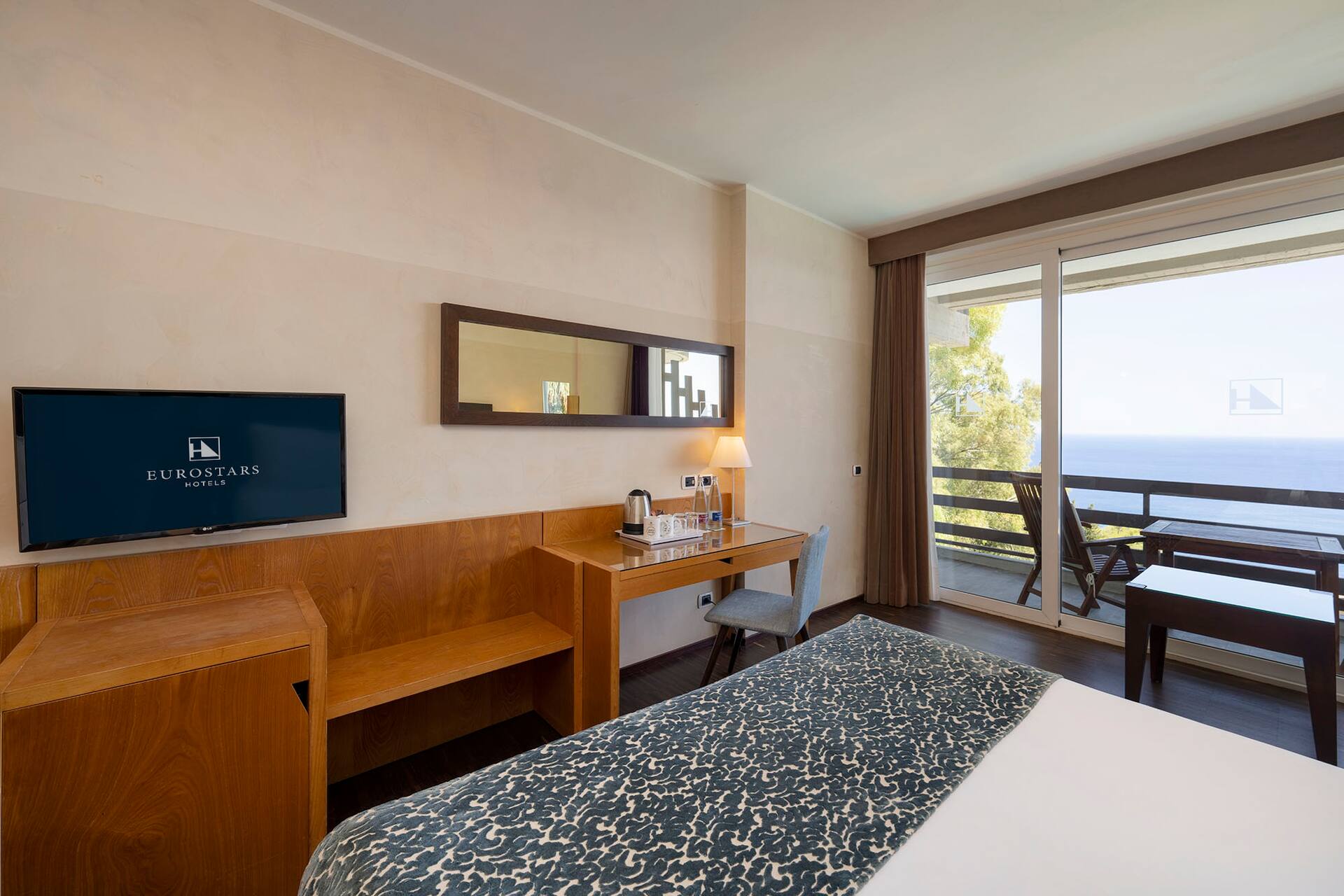 <p>Kahden hengen Premium-huone, merinäköala</p>