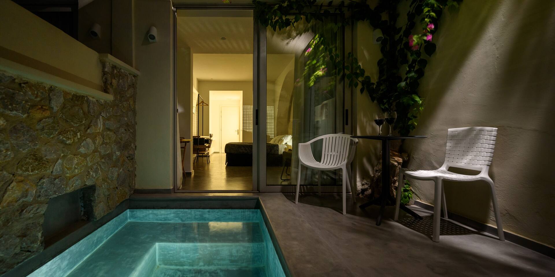 <p>Juniorsviitti, terassilla poreallas</p>