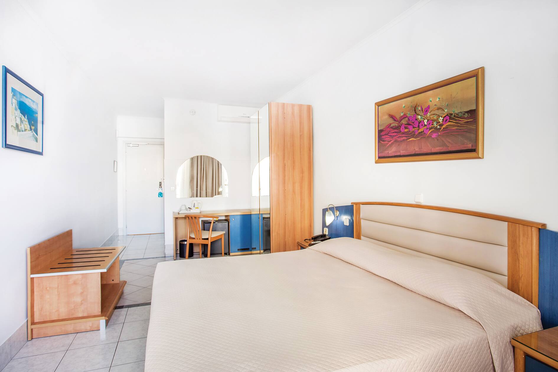 <p>kahden hengen huone</p>