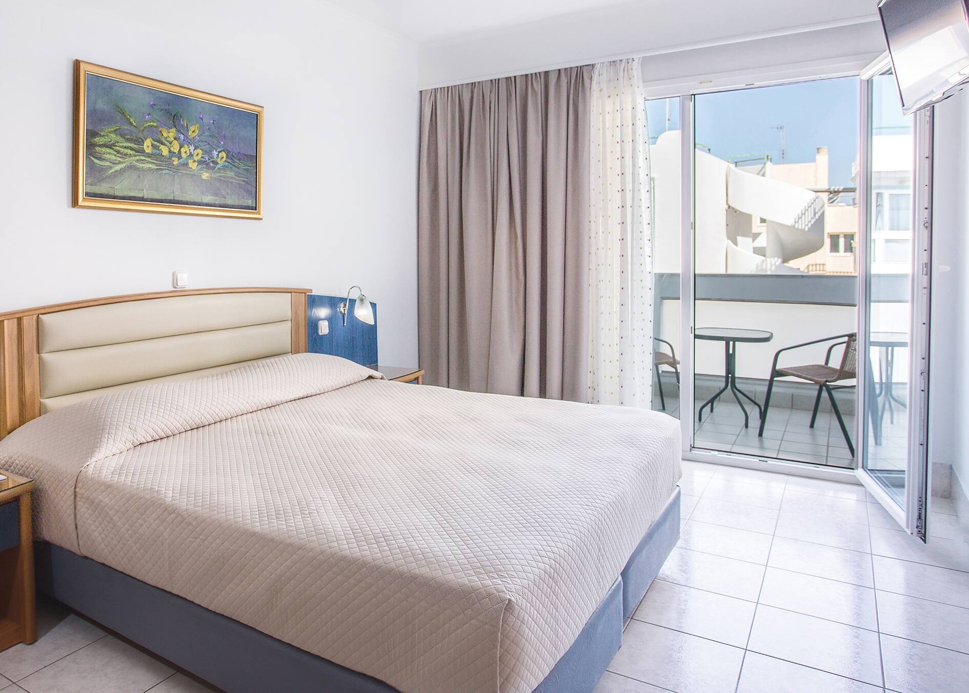 <p>kahden hengen huone</p>