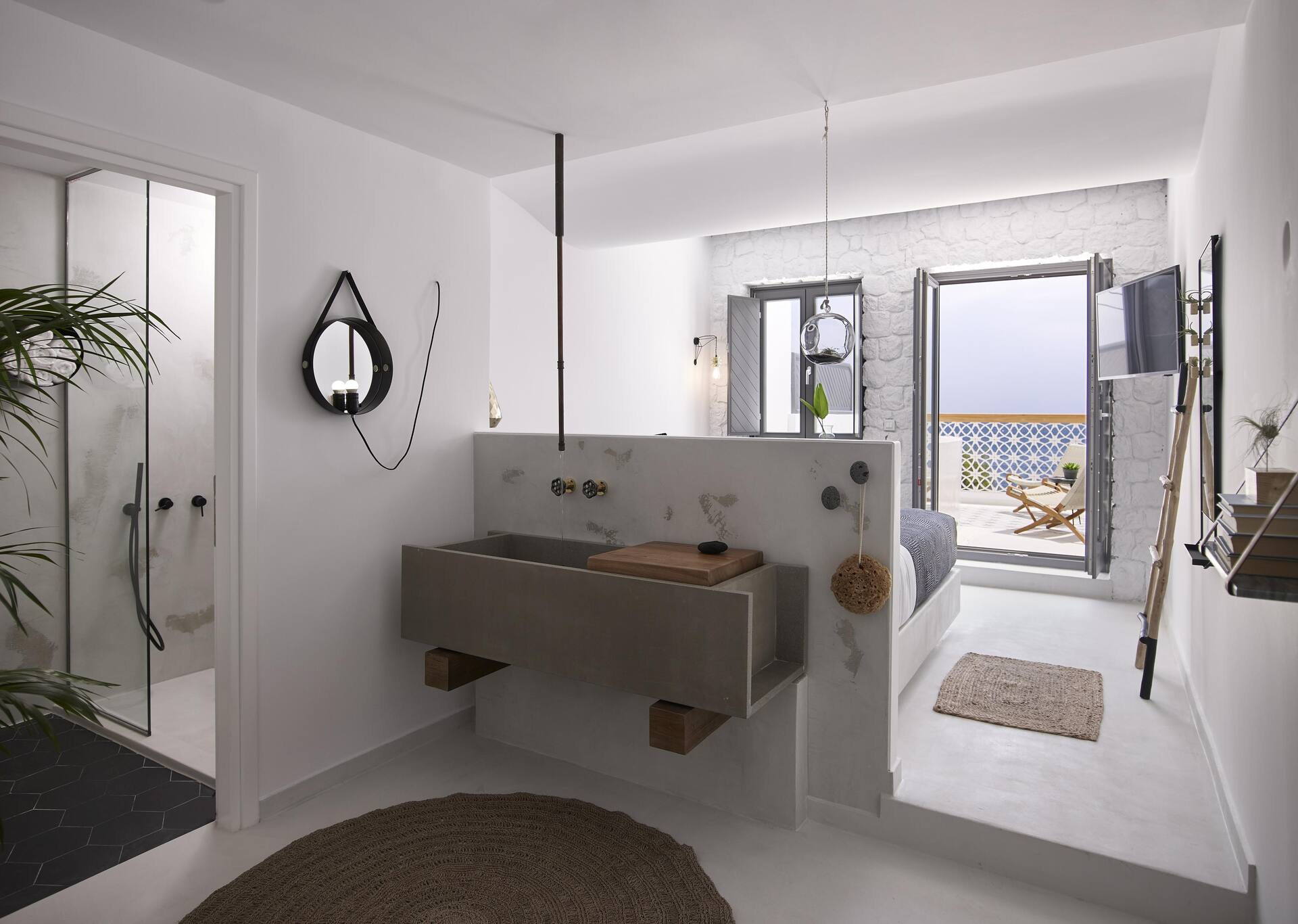 <p>Deluxe-huone, parvekkeella poreallas</p>