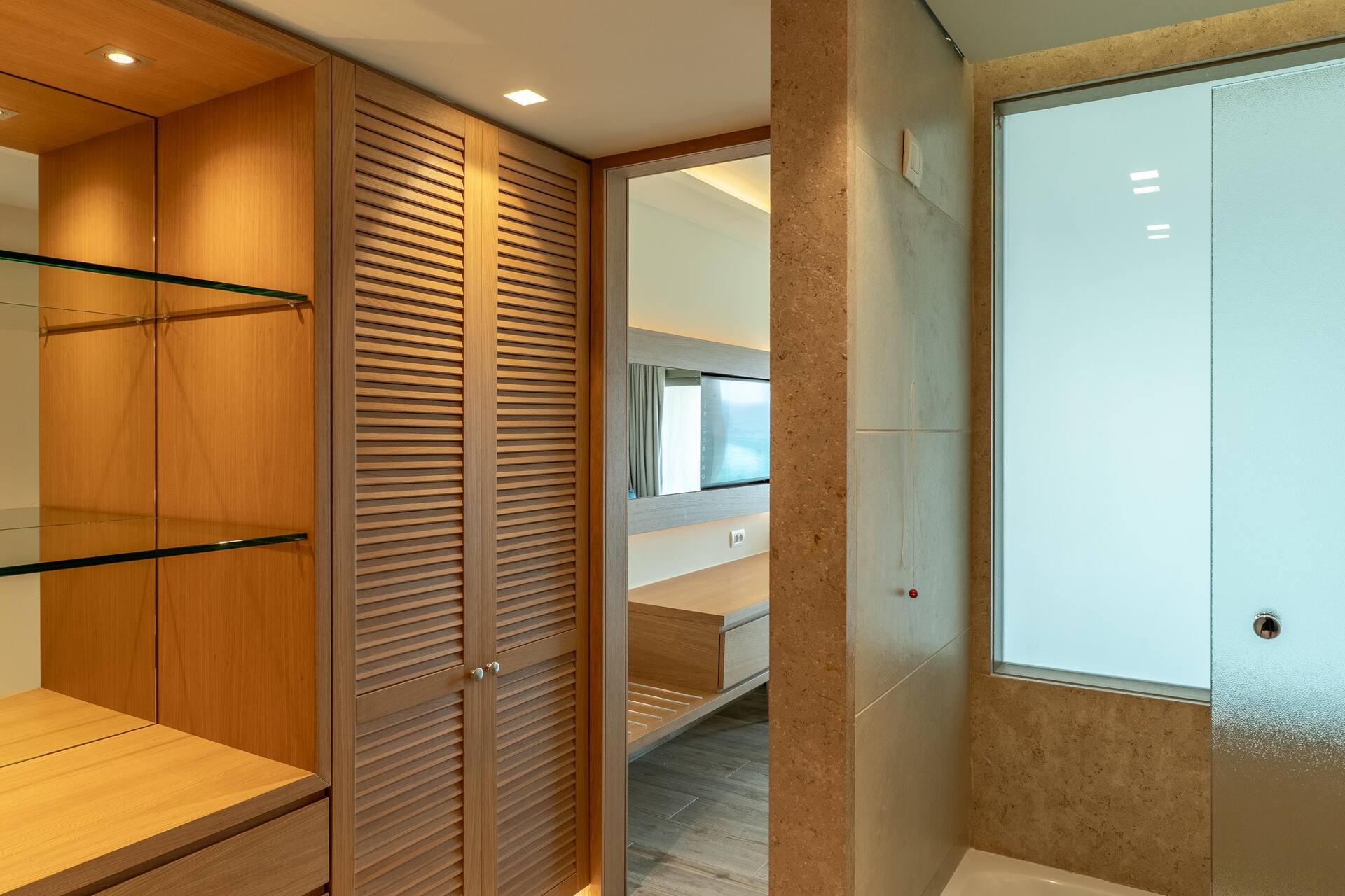 <p>Kolmen hengen Deluxe-huone</p>