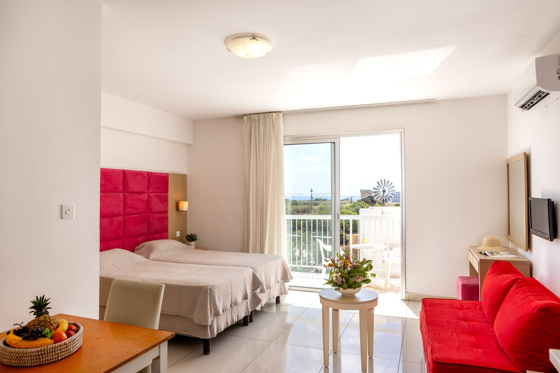 <p>Yksiö sivurakennuksessa</p>