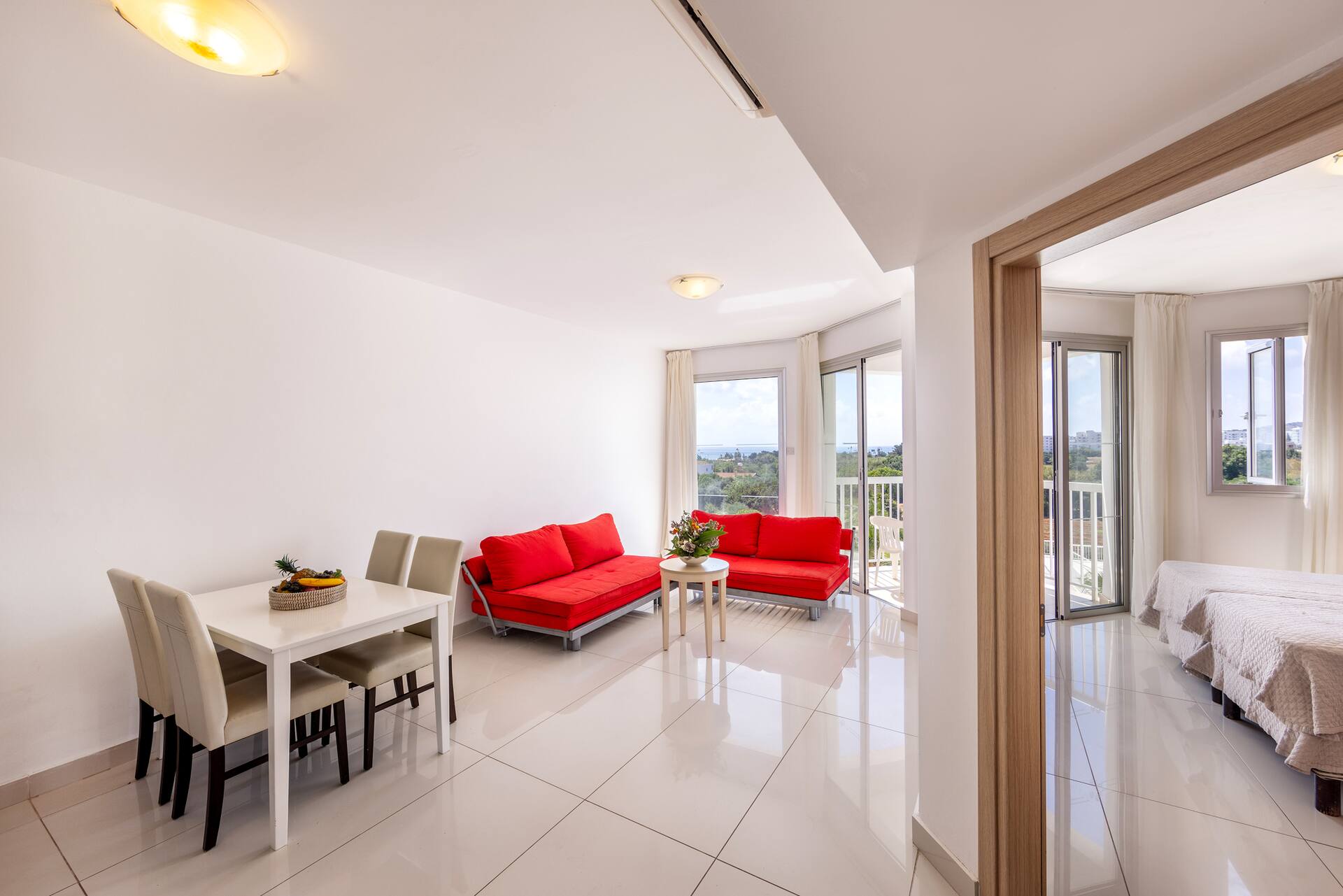 <p>Kaksio sivurakennuksessa</p>