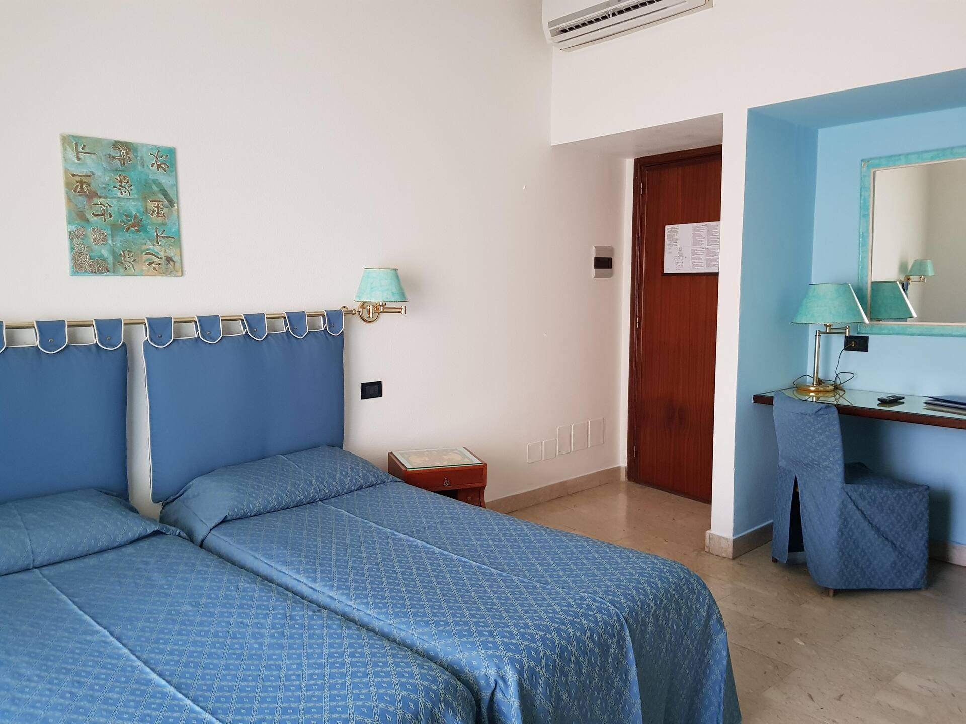 <p>Kahden hengen huone</p>