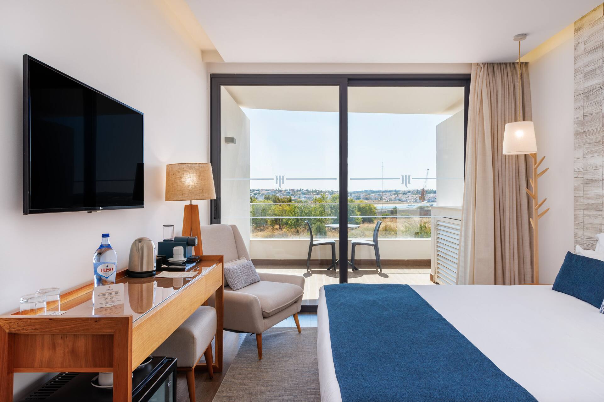 <p>Superior-huone, osittainen näköala joelle</p>