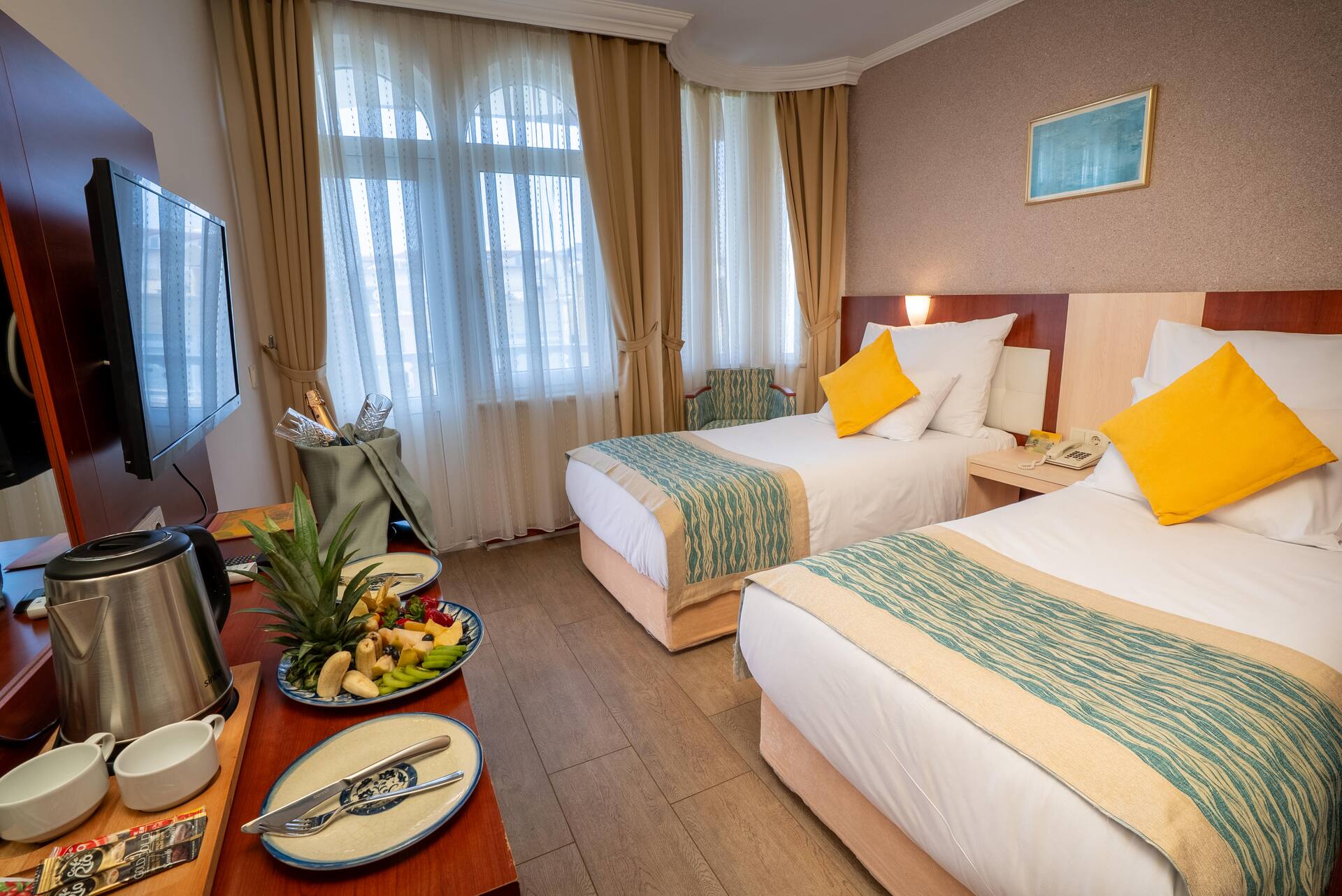 <p>Classic-huone, osittainen merinäköala</p>