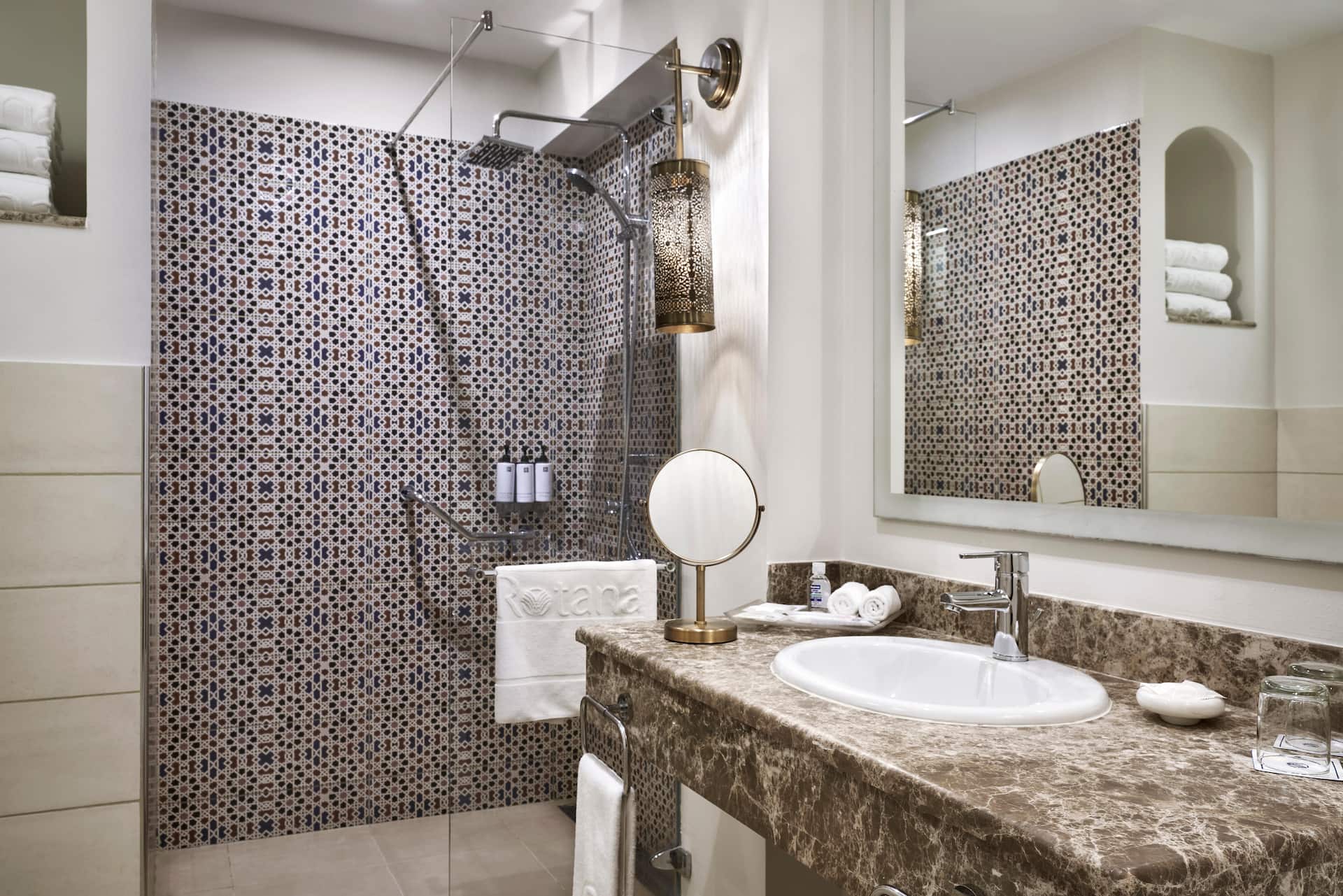 <p>Kahden hengen huone, merinäköala/Club-huone, merinäköala</p>