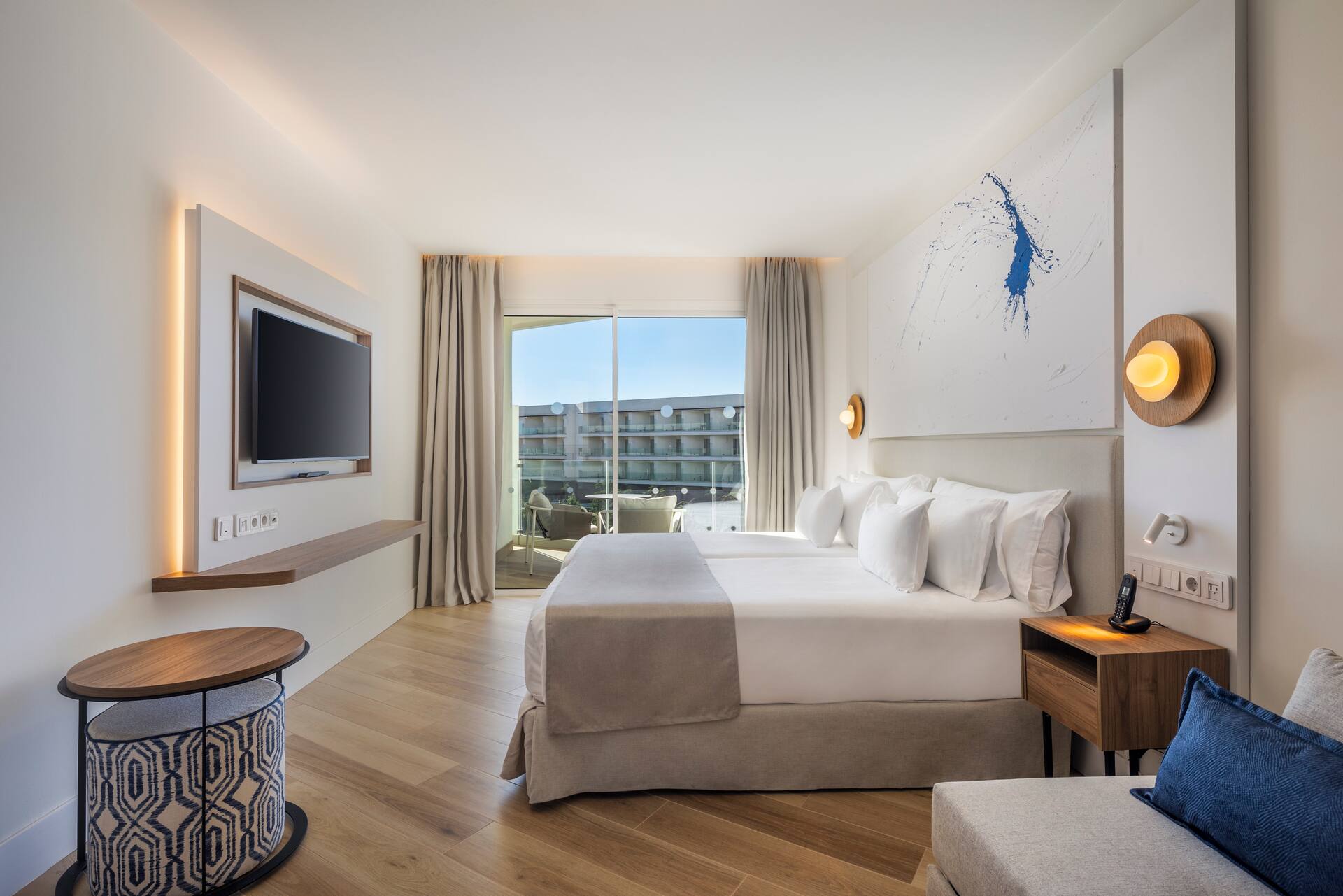 <p>Superior-huone</p>