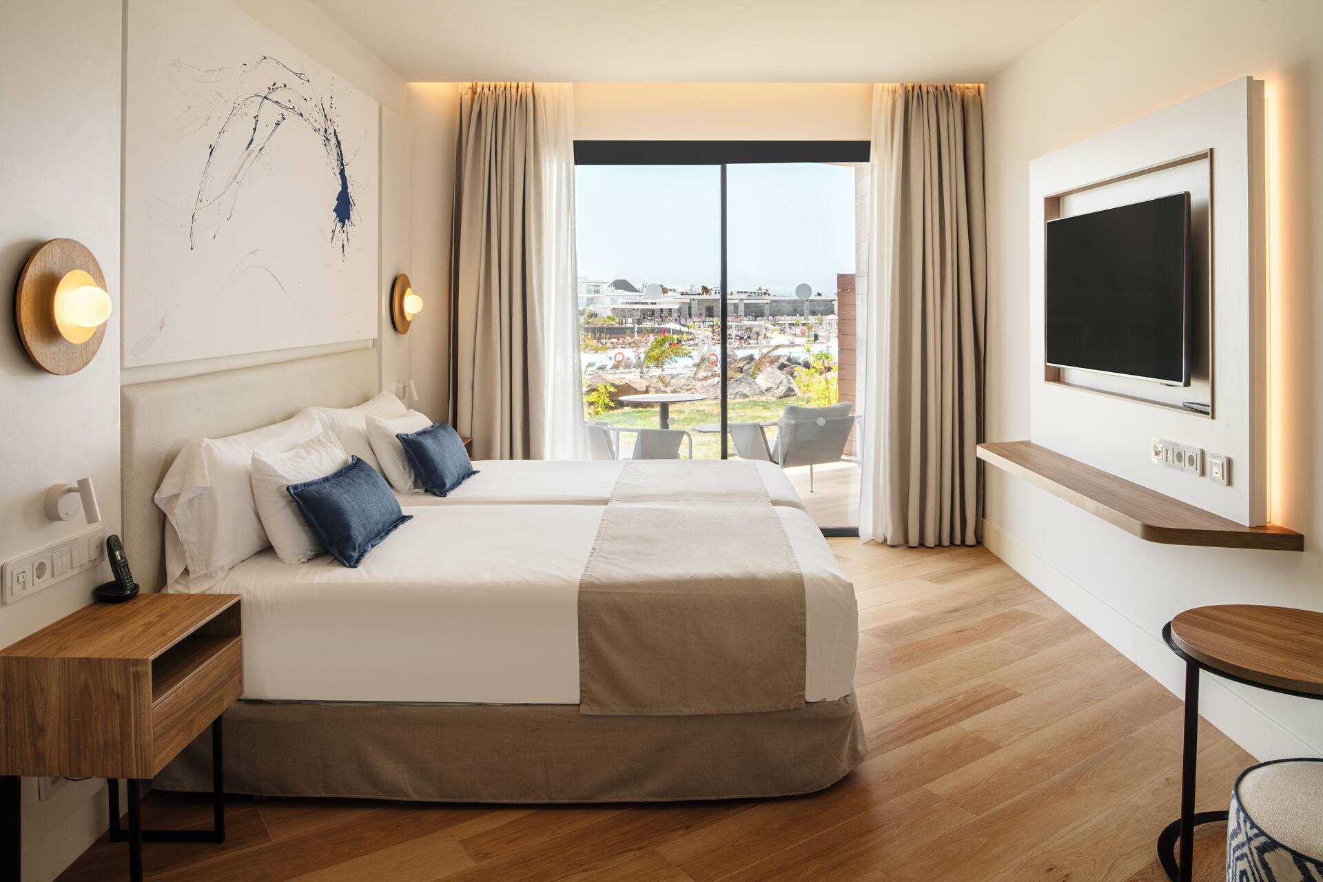 <p>Superior-huone, osittainen merinäköala</p>