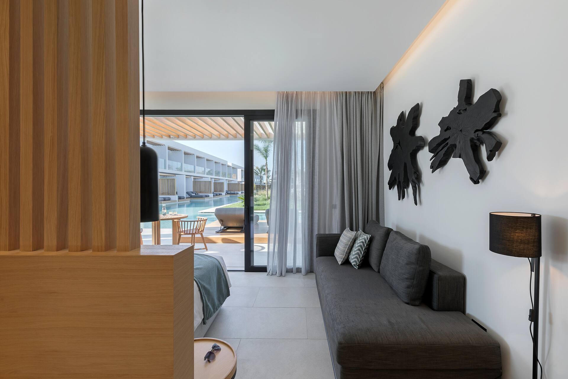 <p>Premium-sviitti, terrasilta käynti uima-altaaseen</p>