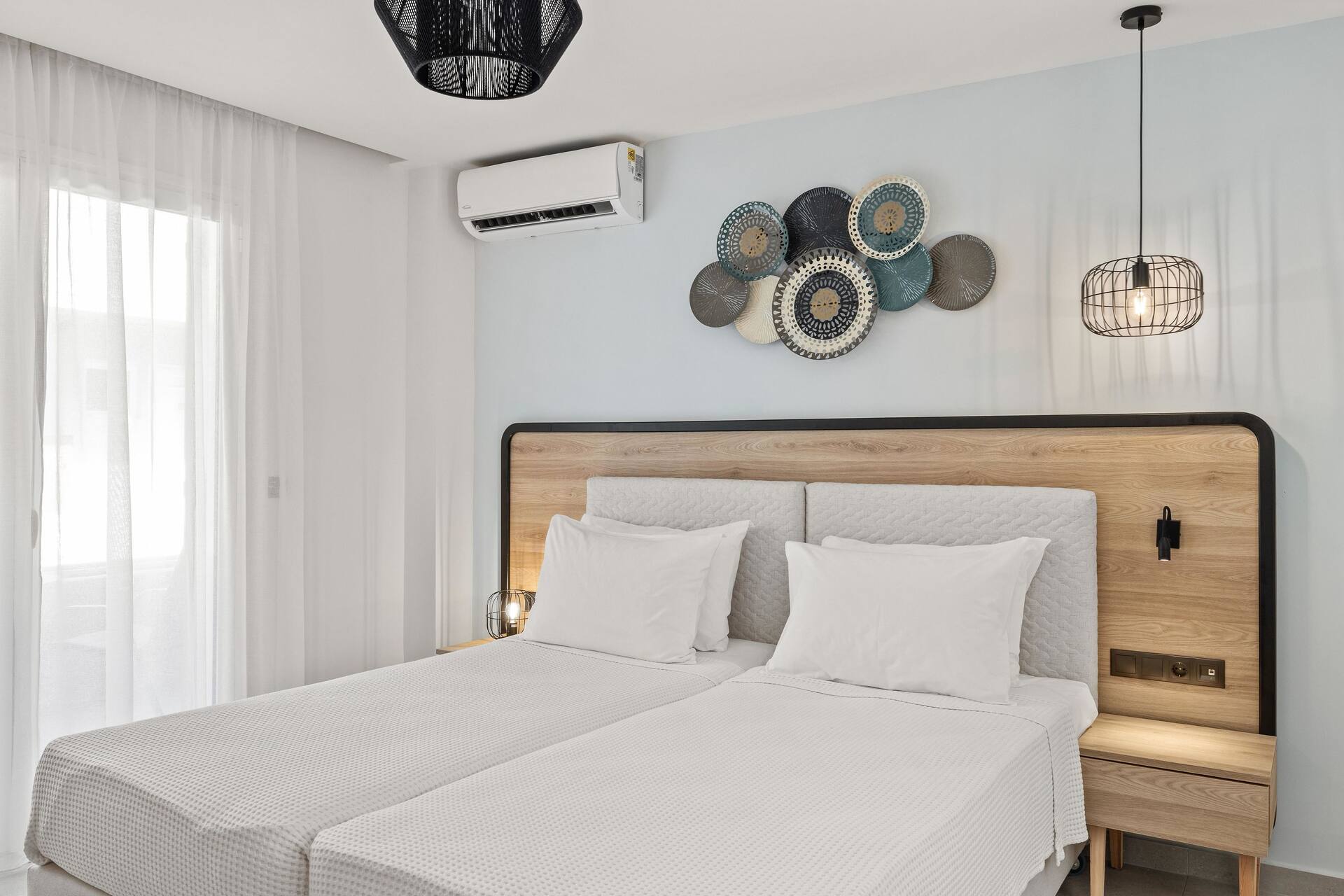 <p>Superior-huone, osittainen merinäköala</p>