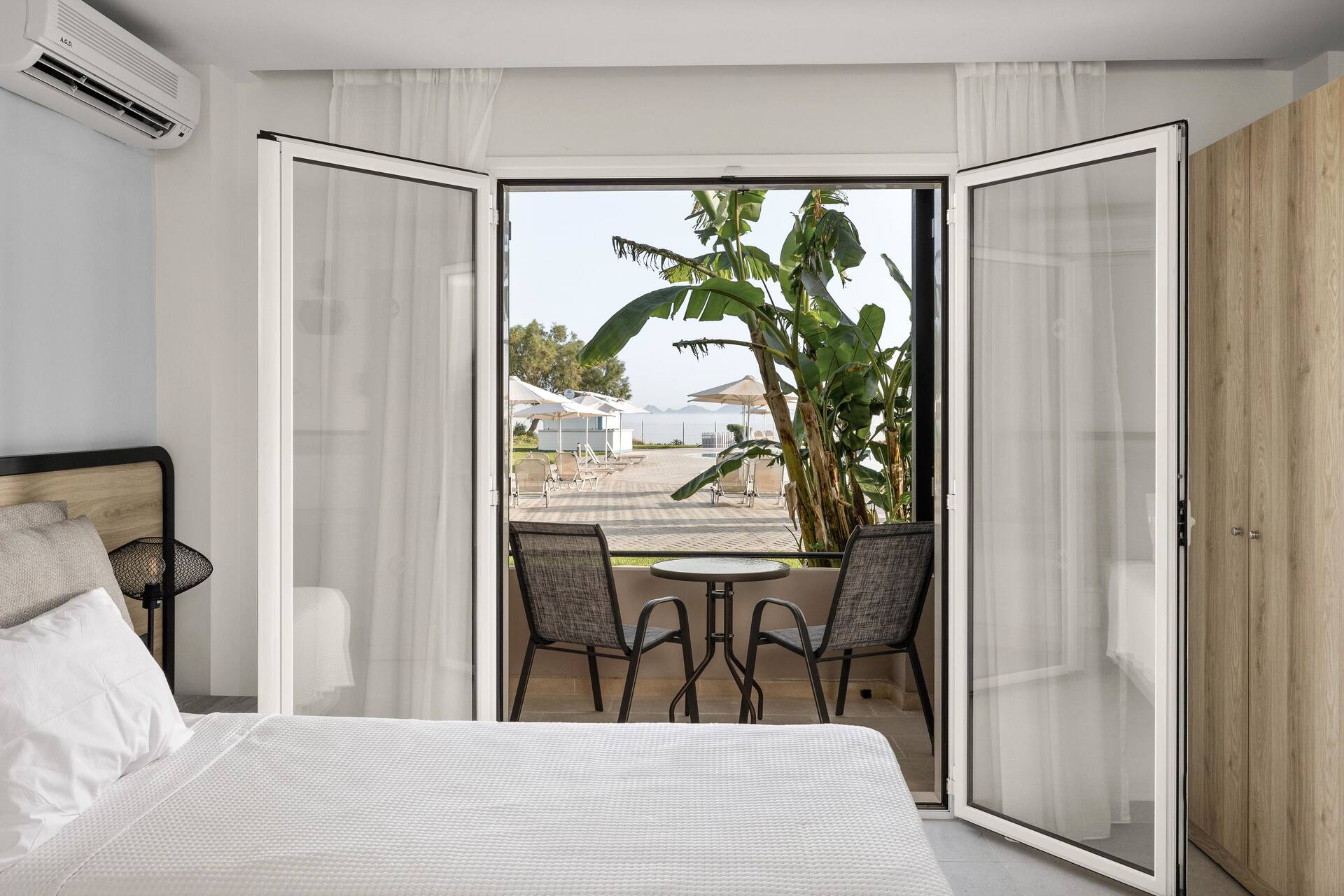 <p>Superior-huone, osittainen merinäköala</p>