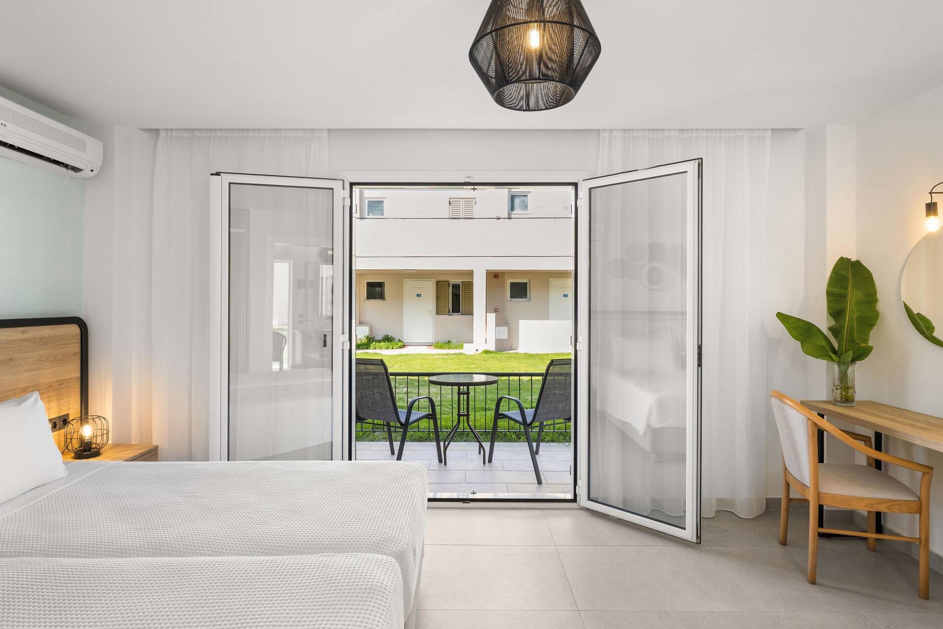 <p>Superior-perhehuone</p>