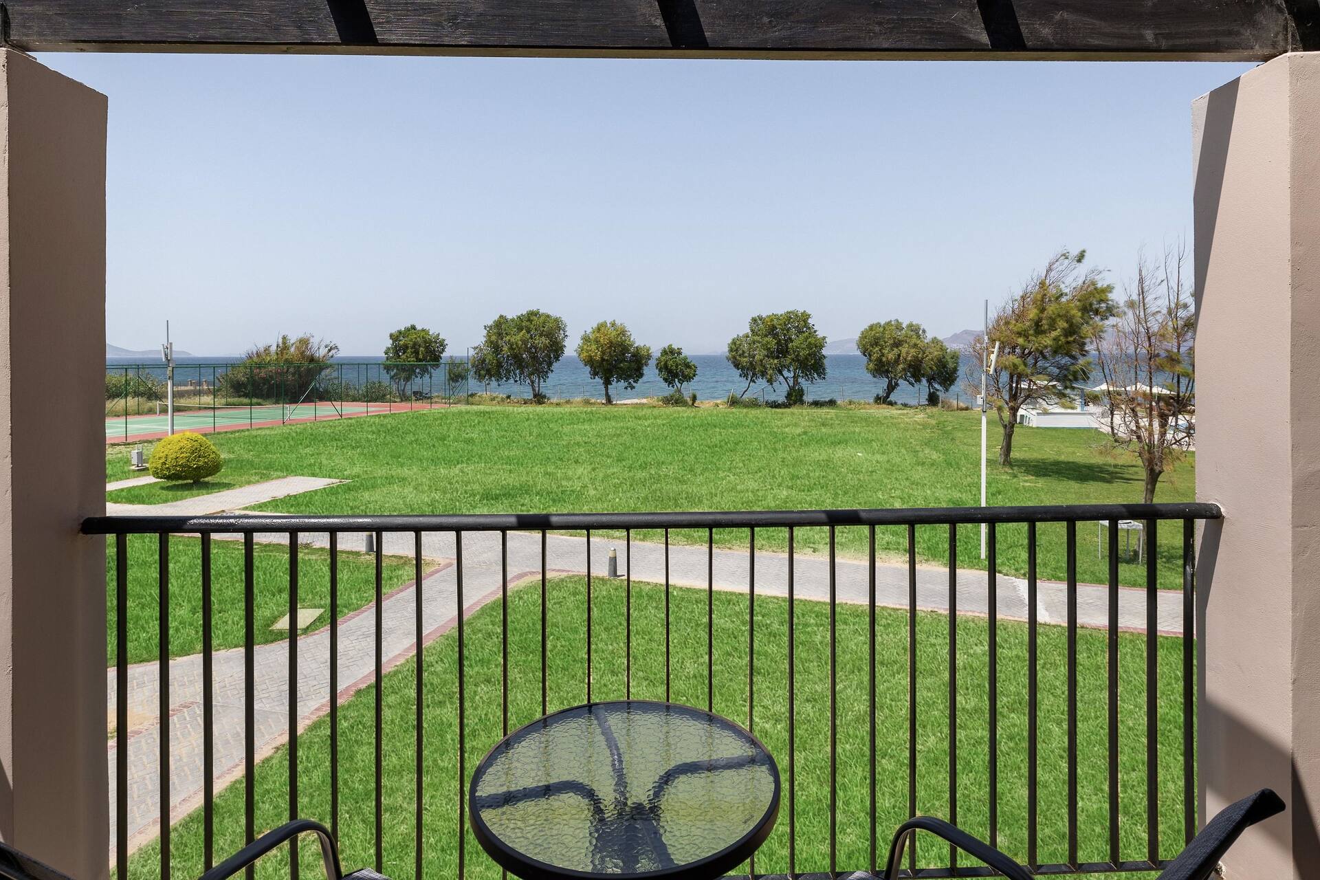 <p>perhesviitti, osittainen merinäköala</p>