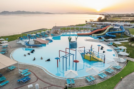 White Olive Marine Aquapark