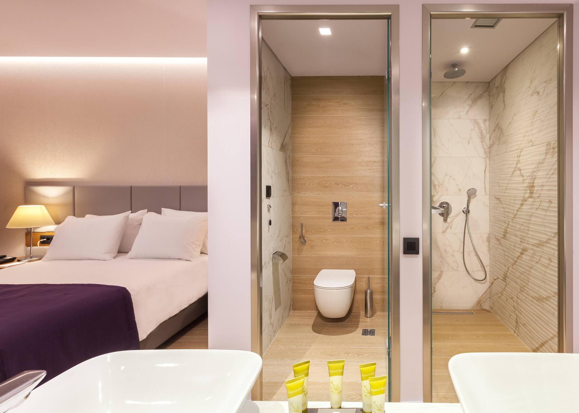 <p>kahden / yhden hengen huone</p>