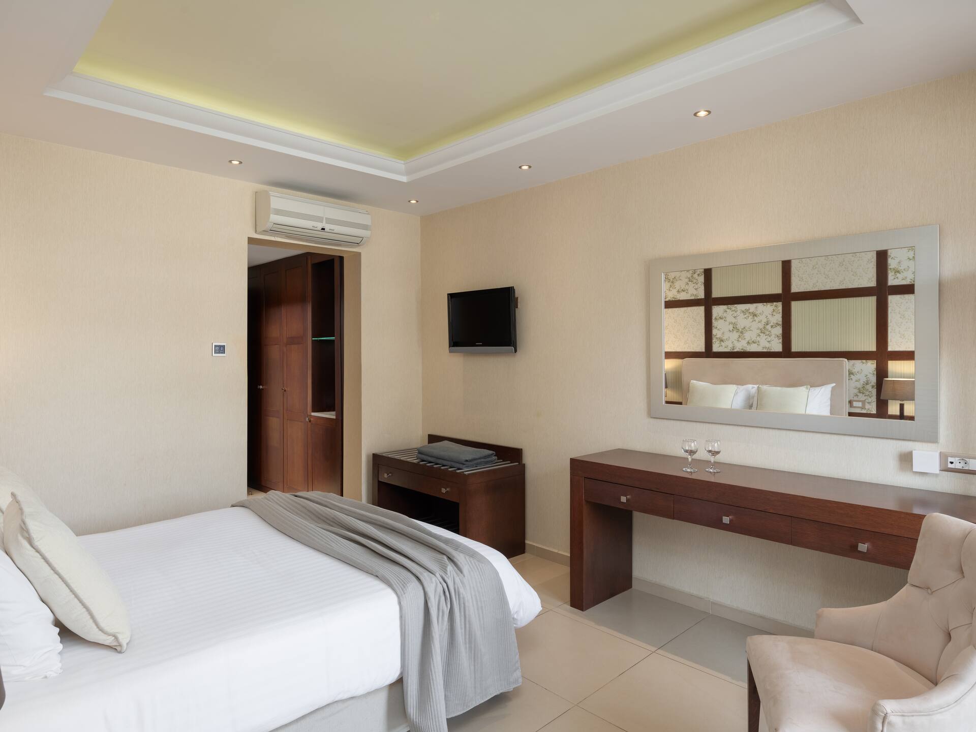 <p>kahden hengen huone</p>