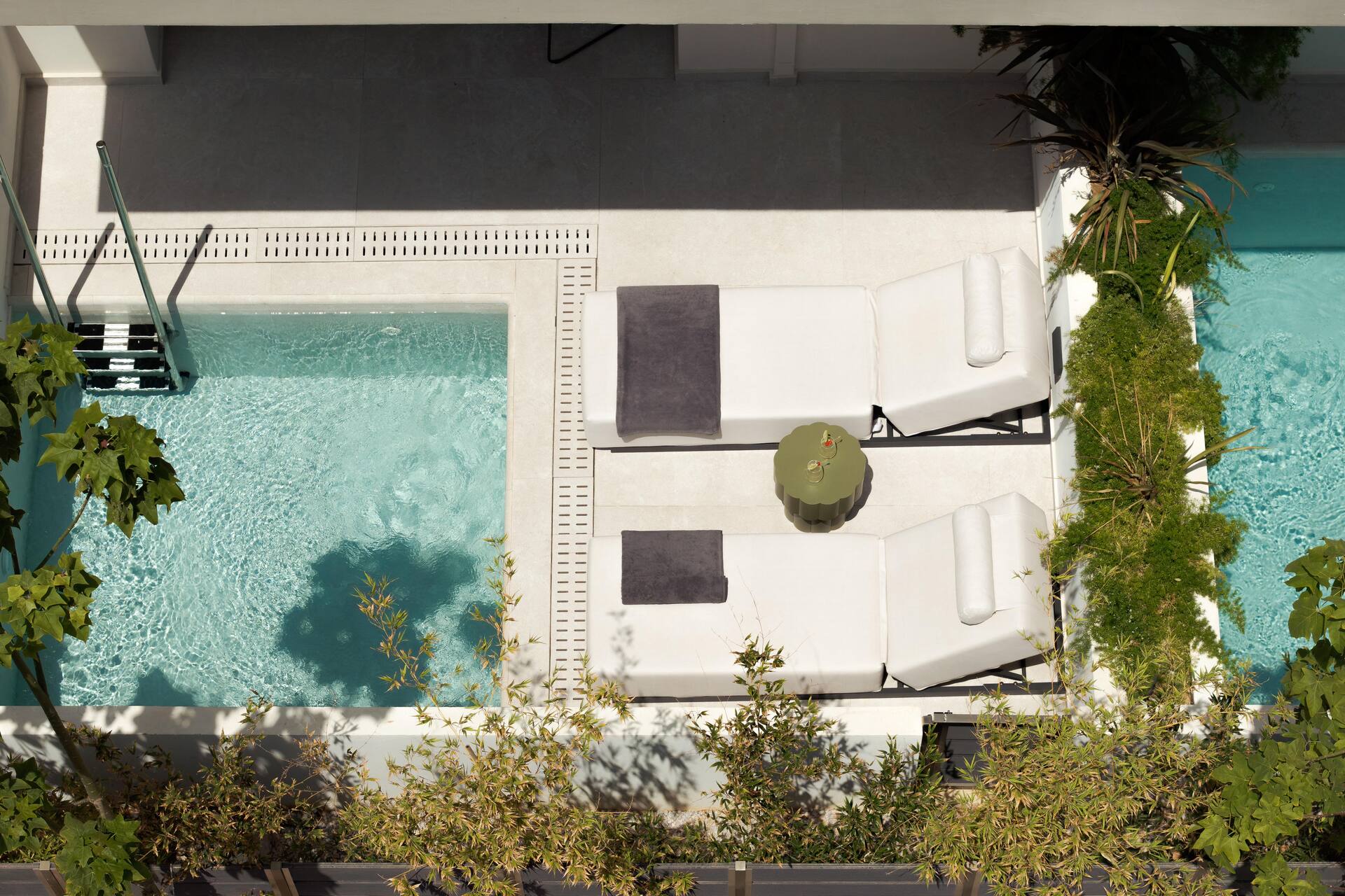 <p>sviitti, oma uima-allas</p>