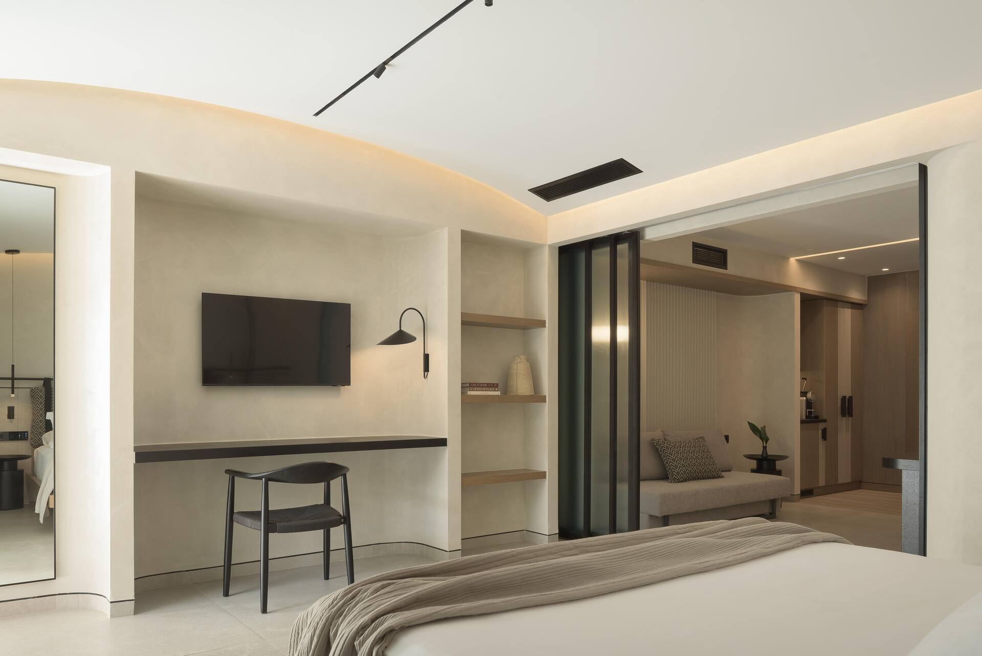 <p>sviitti, oma uima-allas</p>