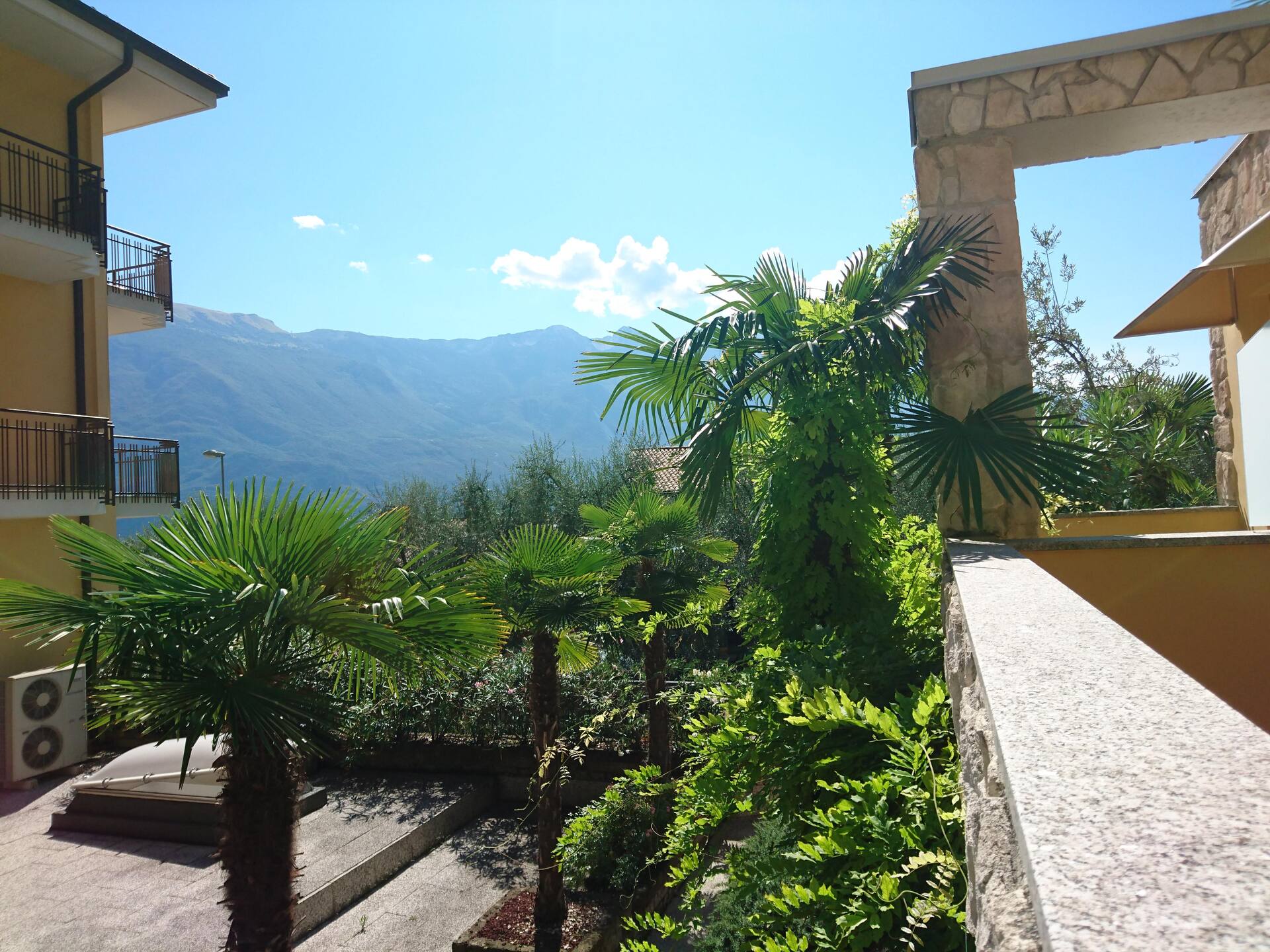 <p>Superior-huone sivurakennuksessa</p>