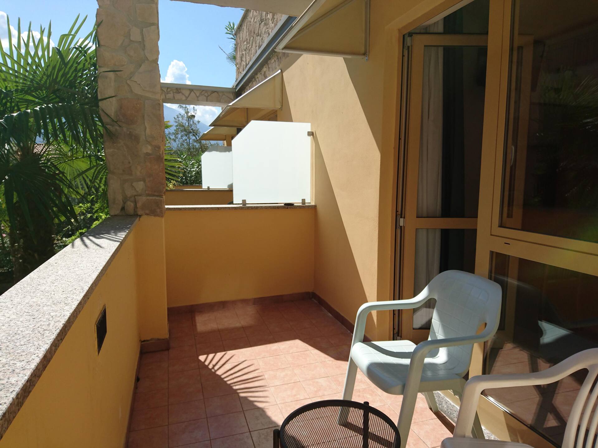 <p>Superior-huone sivurakennuksessa</p>