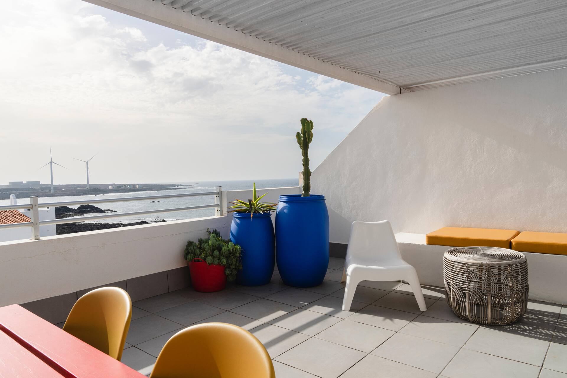 <p>Huoneisto, kaksi makuuhuonetta, kattoterassi</p>