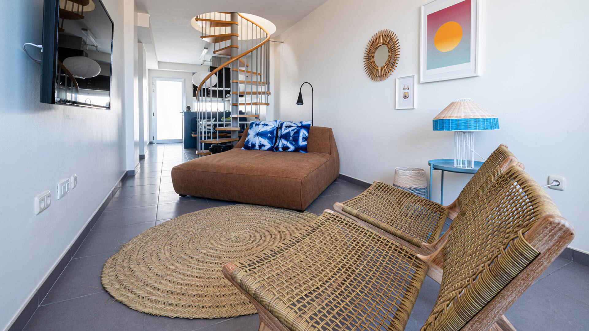 <p>Huoneisto, kaksi makuuhuonetta, kattoterassi</p>