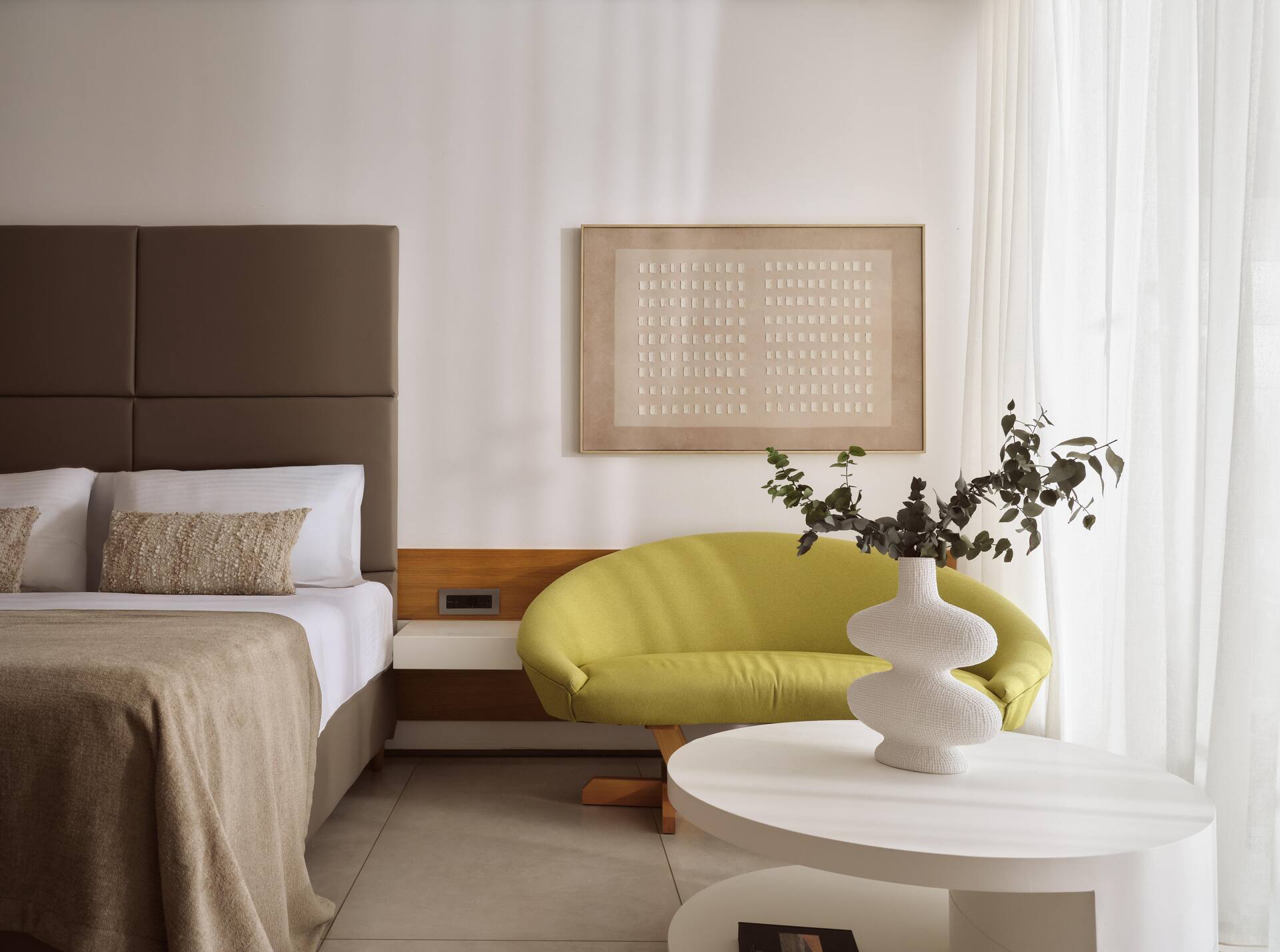 <p>Signature-sviitti, merinäköala ja oma uima-allas</p>