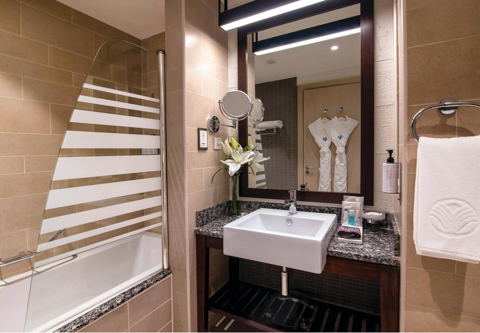 <p>Ain Dubai -huone</p>