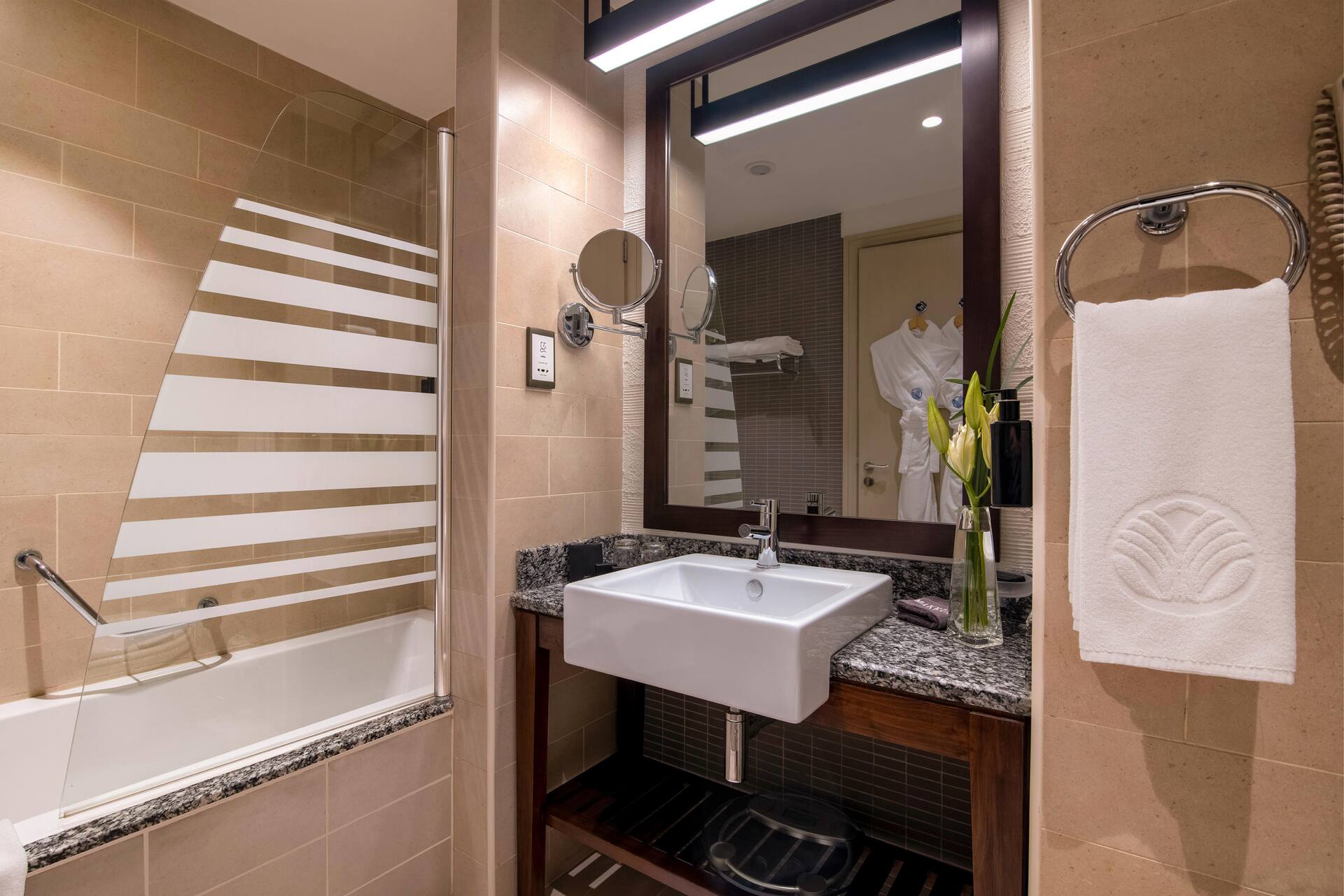 <p>Sea Front Club Rotana -huone</p>