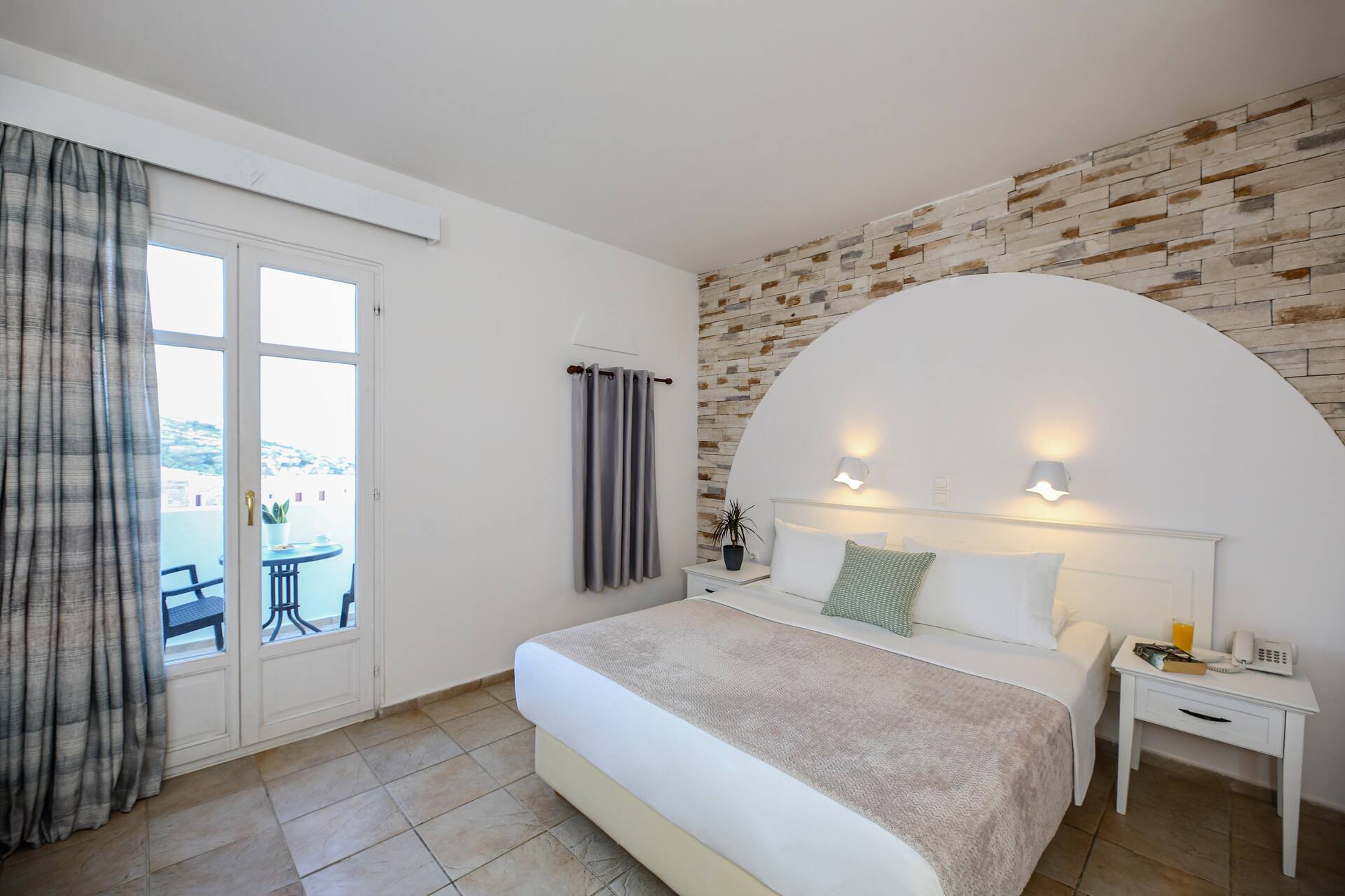 <p>Superior-huone</p>