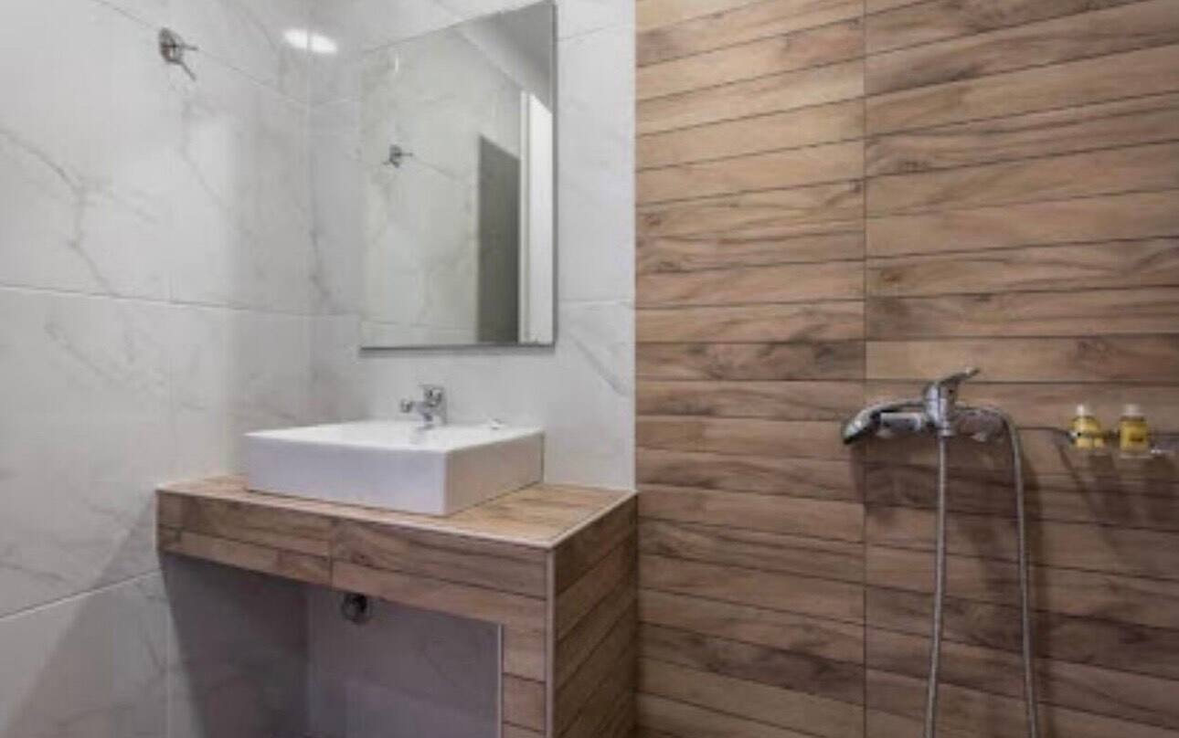 <p>Kahden hengen huone/yhden hengen huone</p>