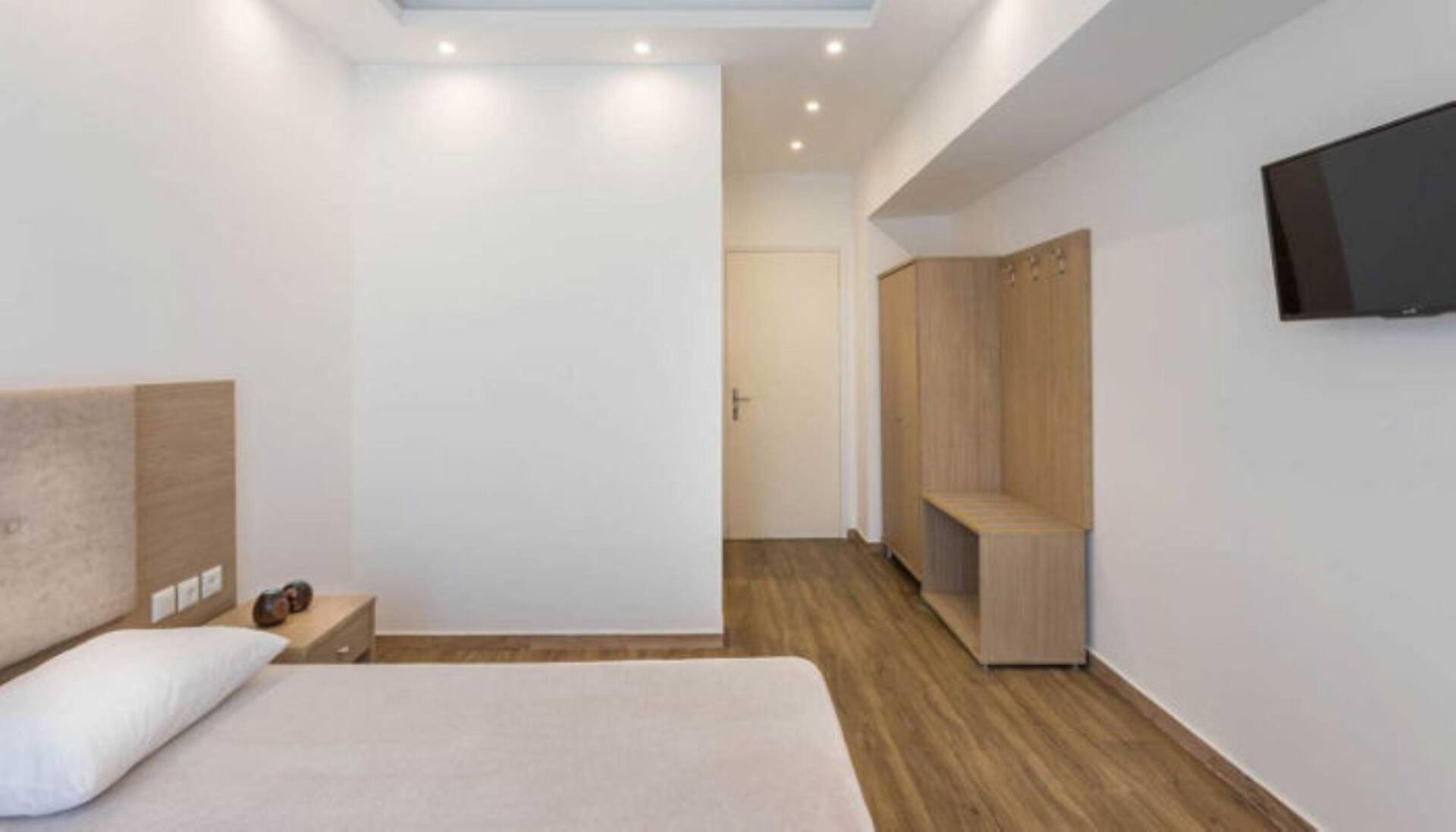 <p>Kahden hengen huone/yhden hengen huone</p>