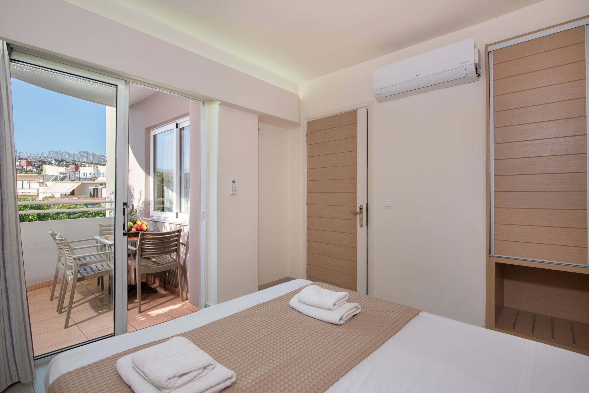 <p>Huoneisto, kaksi makuuhuonetta, parveke tai terassi</p>