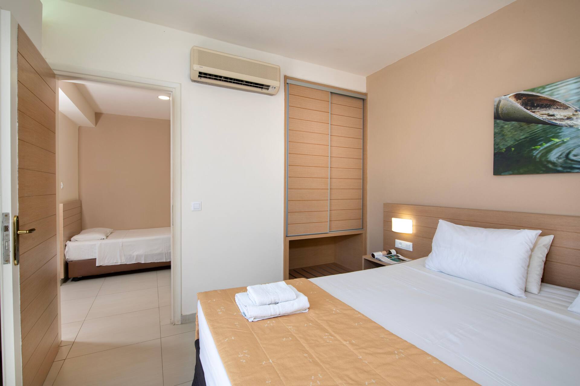 <p>Huoneisto, kaksi makuuhuonetta, parveke tai terassi</p>