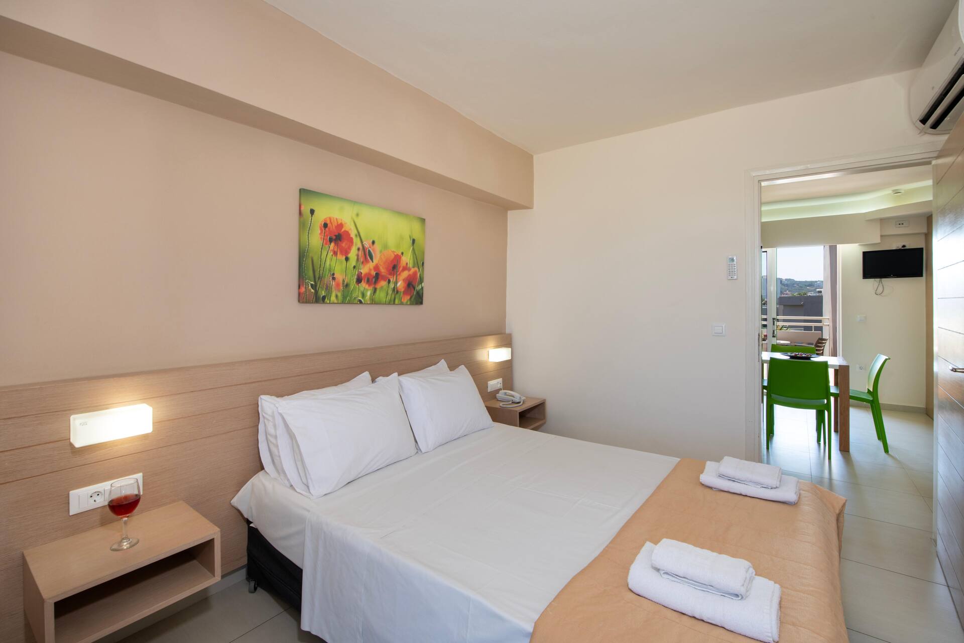 <p>Kaksio, parveke</p>