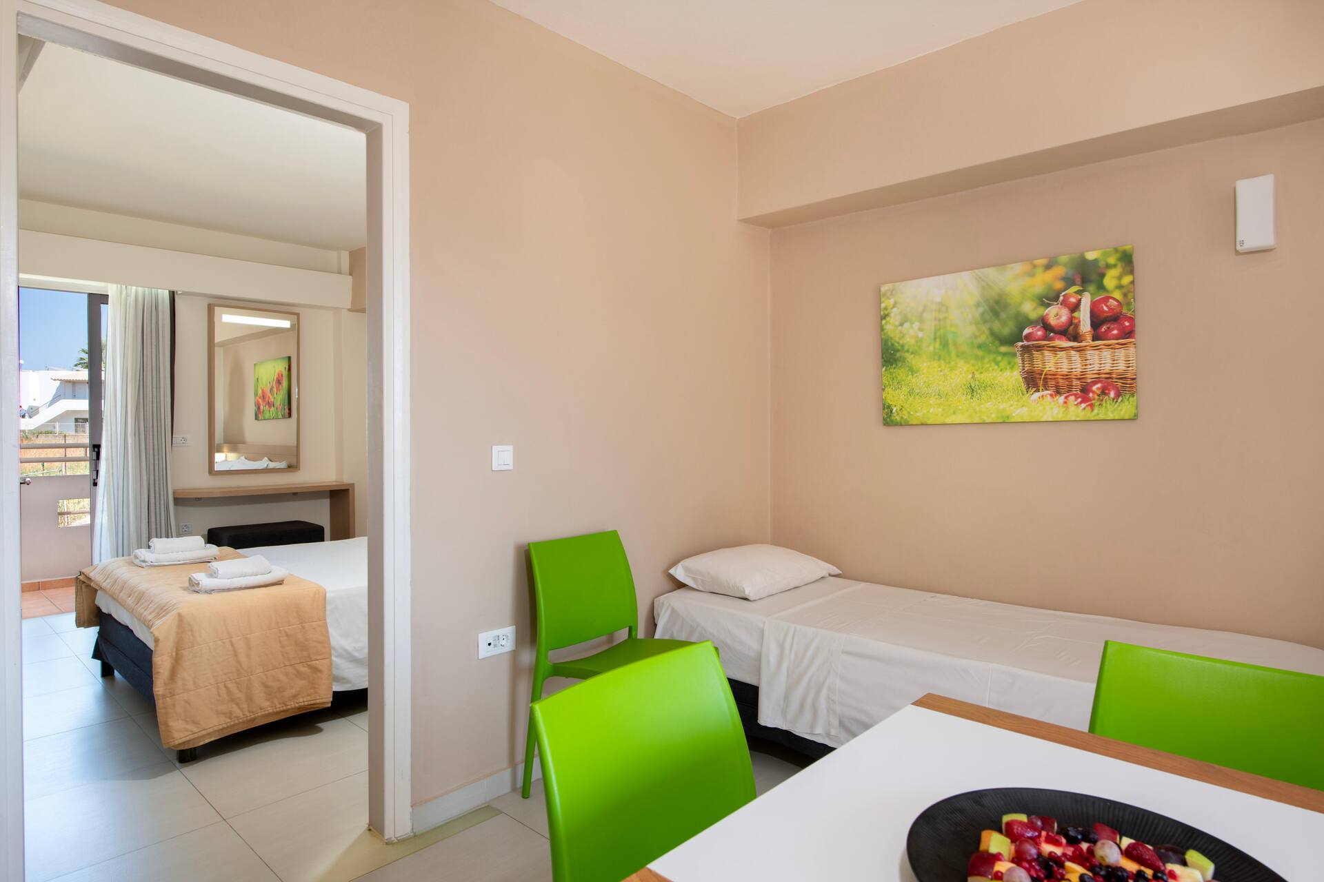 <p>Kaksio, parveke</p>