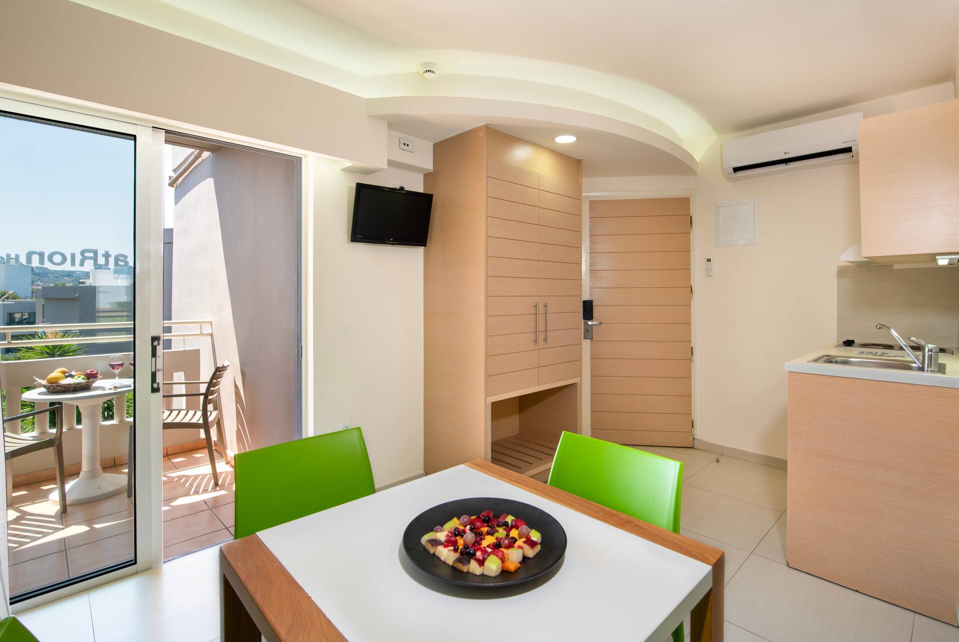 <p>Kaksio, parveke</p>